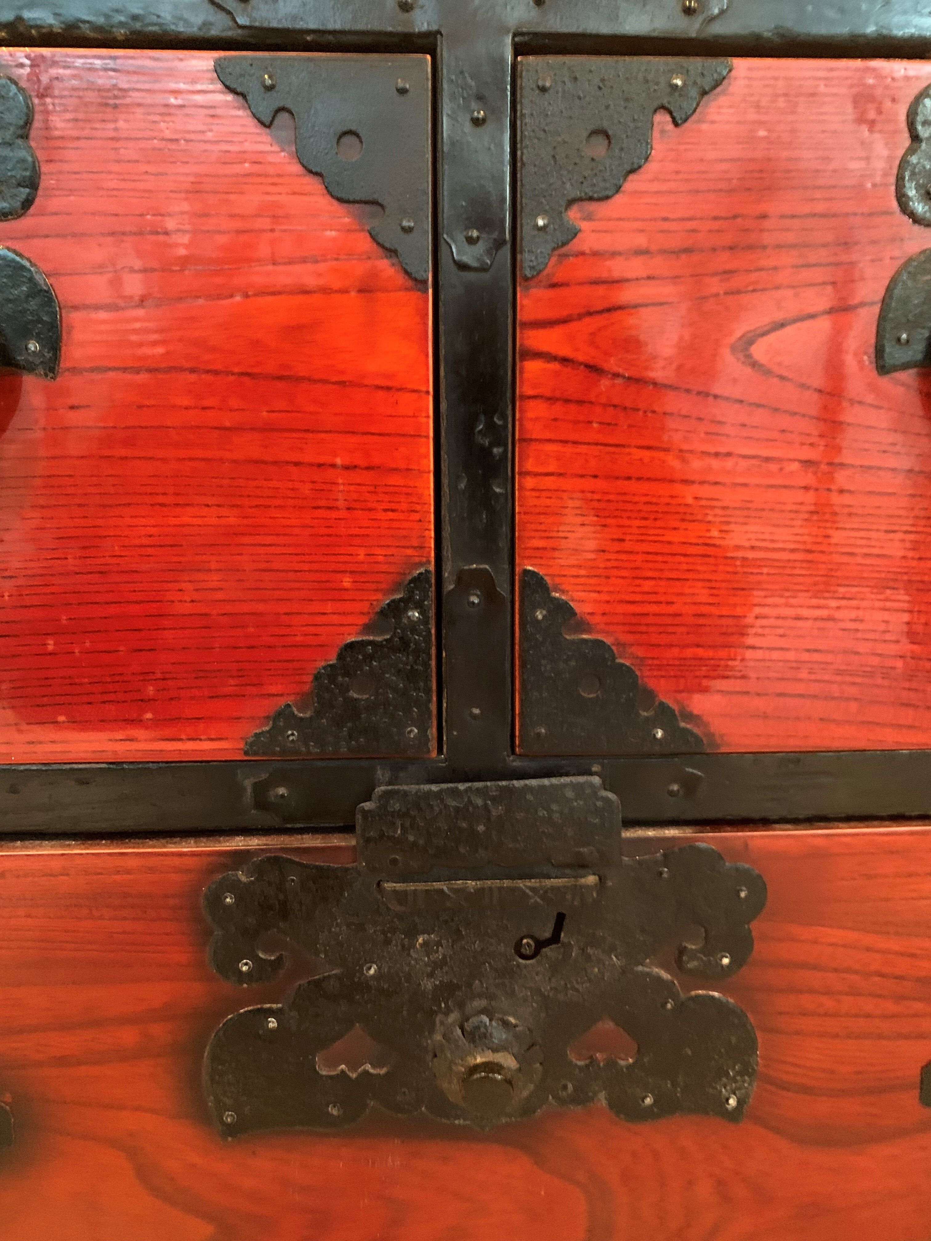 Japanese lacquered chest of drawers