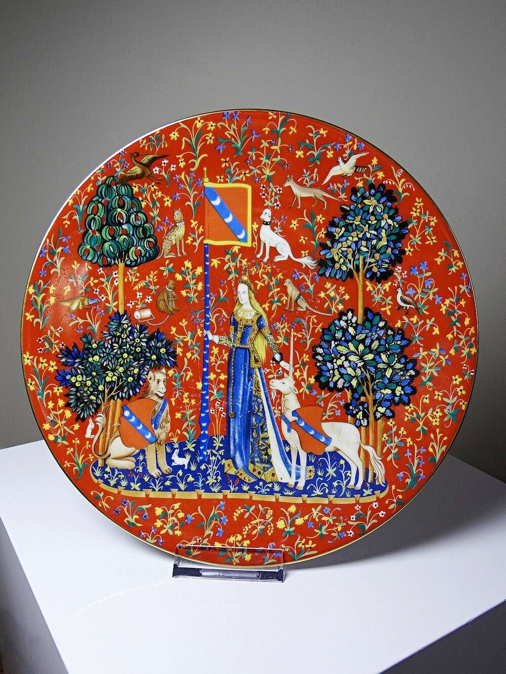 Collection plate Limoges Haviland "The Lady with the Unicorn", 1980 edition.