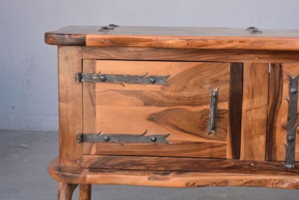 Bahut bar Brutaliste forme libre en olivier