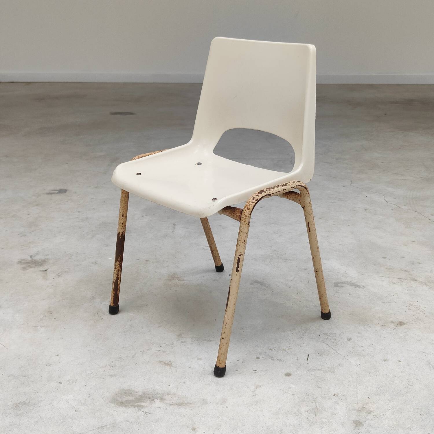 White molded plastic children's chair 1980