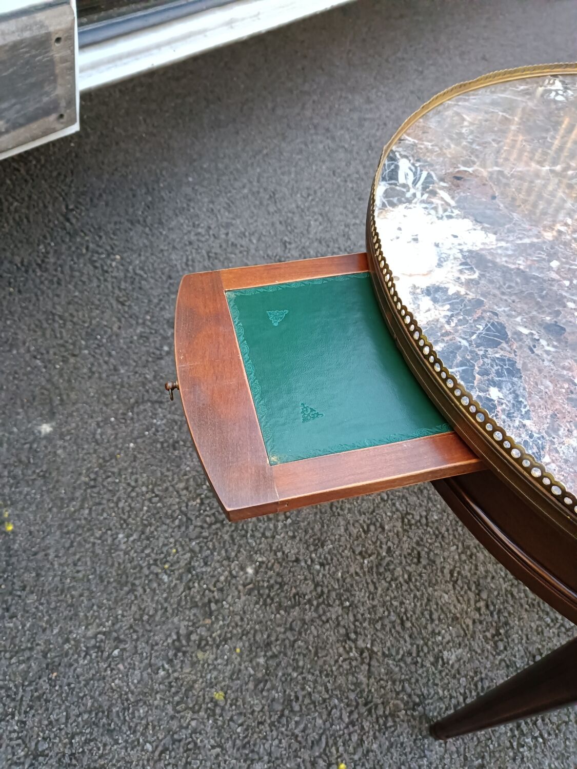 Table bouillotte style Louis XVI marble top