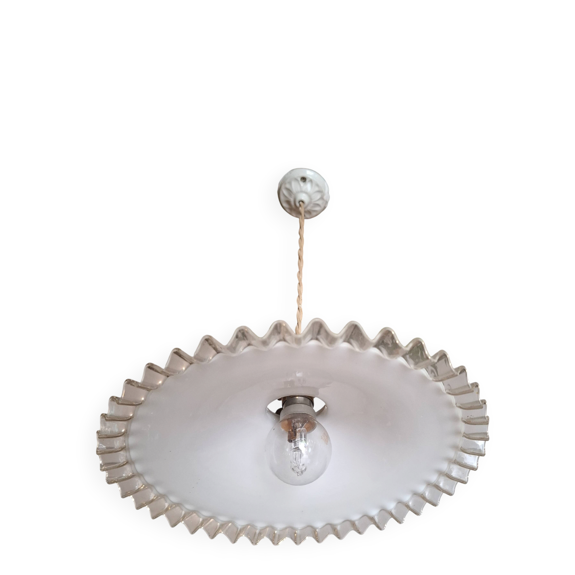 White lace opaline suspension