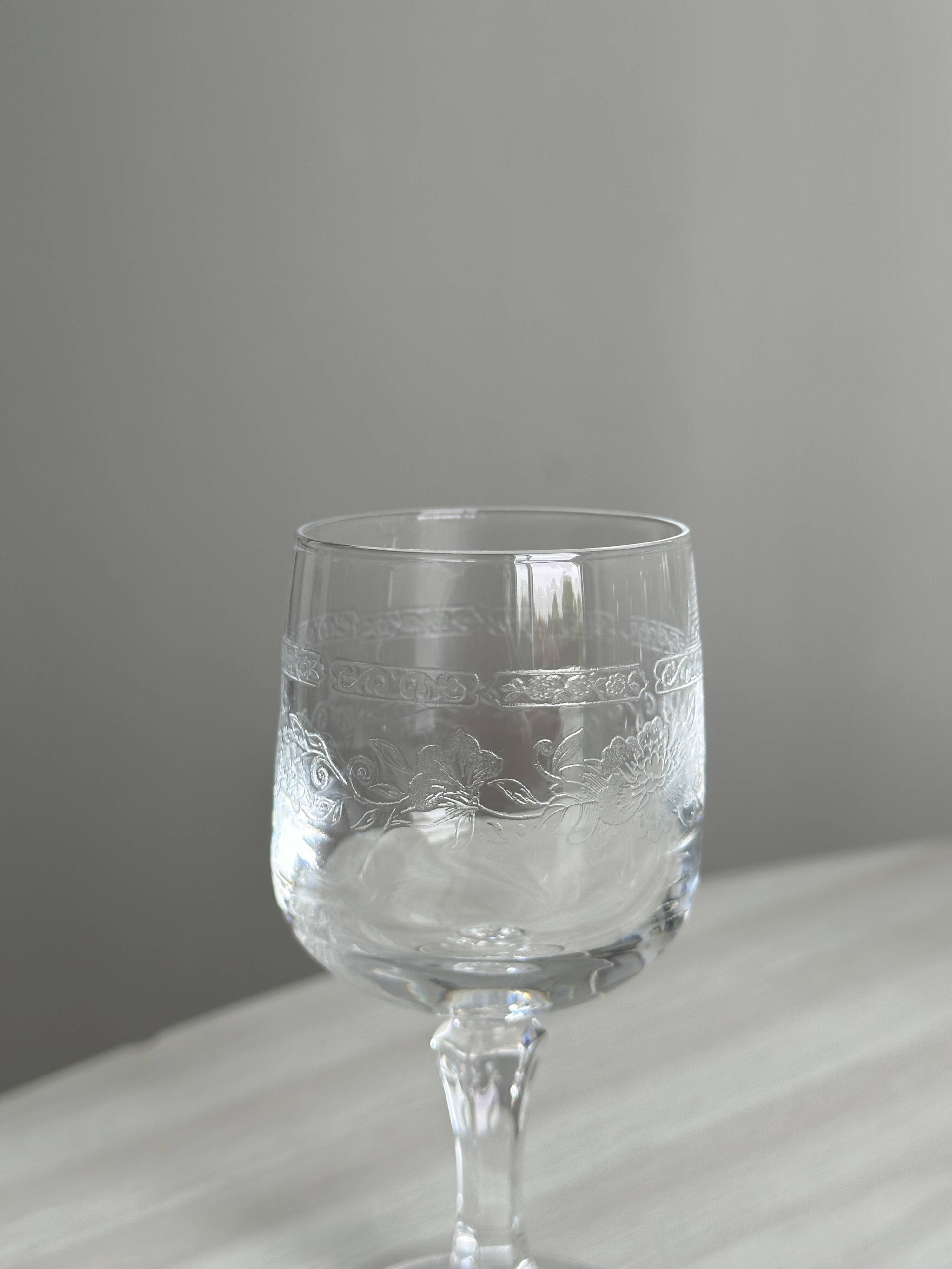 10 crystal liqueur glasses with floral motifs, Matignon model