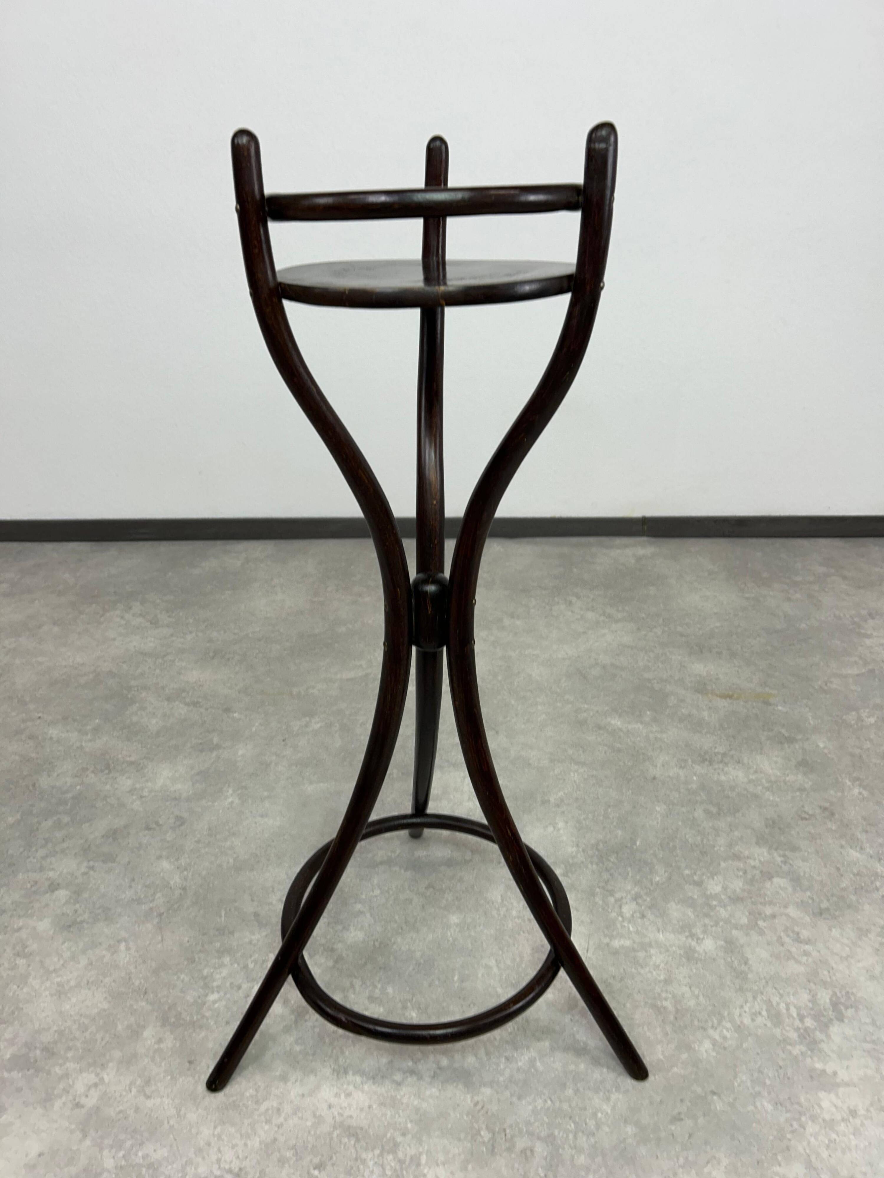 Porte-plante en bois courbé par Thonet