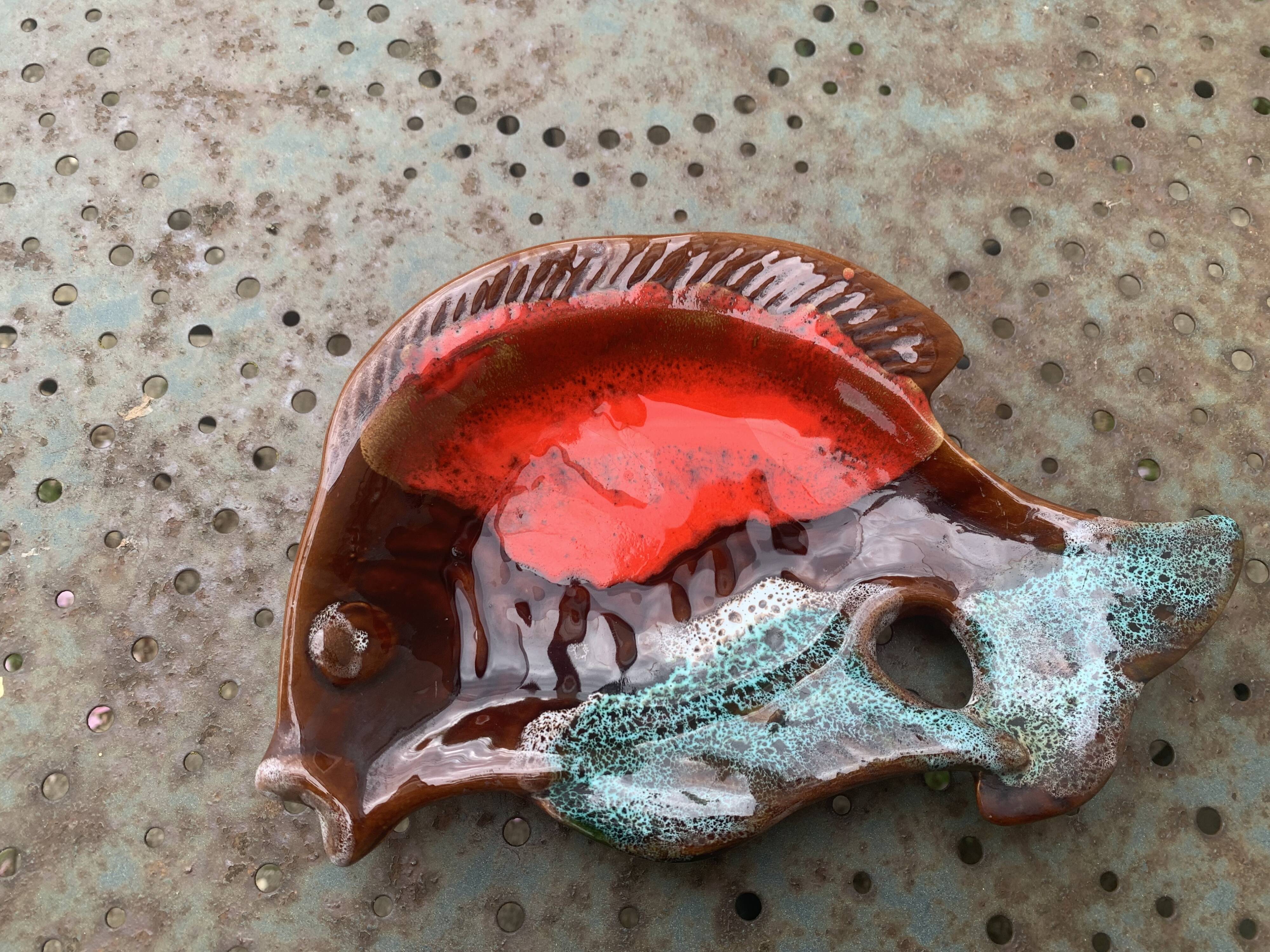 Empty pocket in glazed ceramic slip in the shape of vintage fish