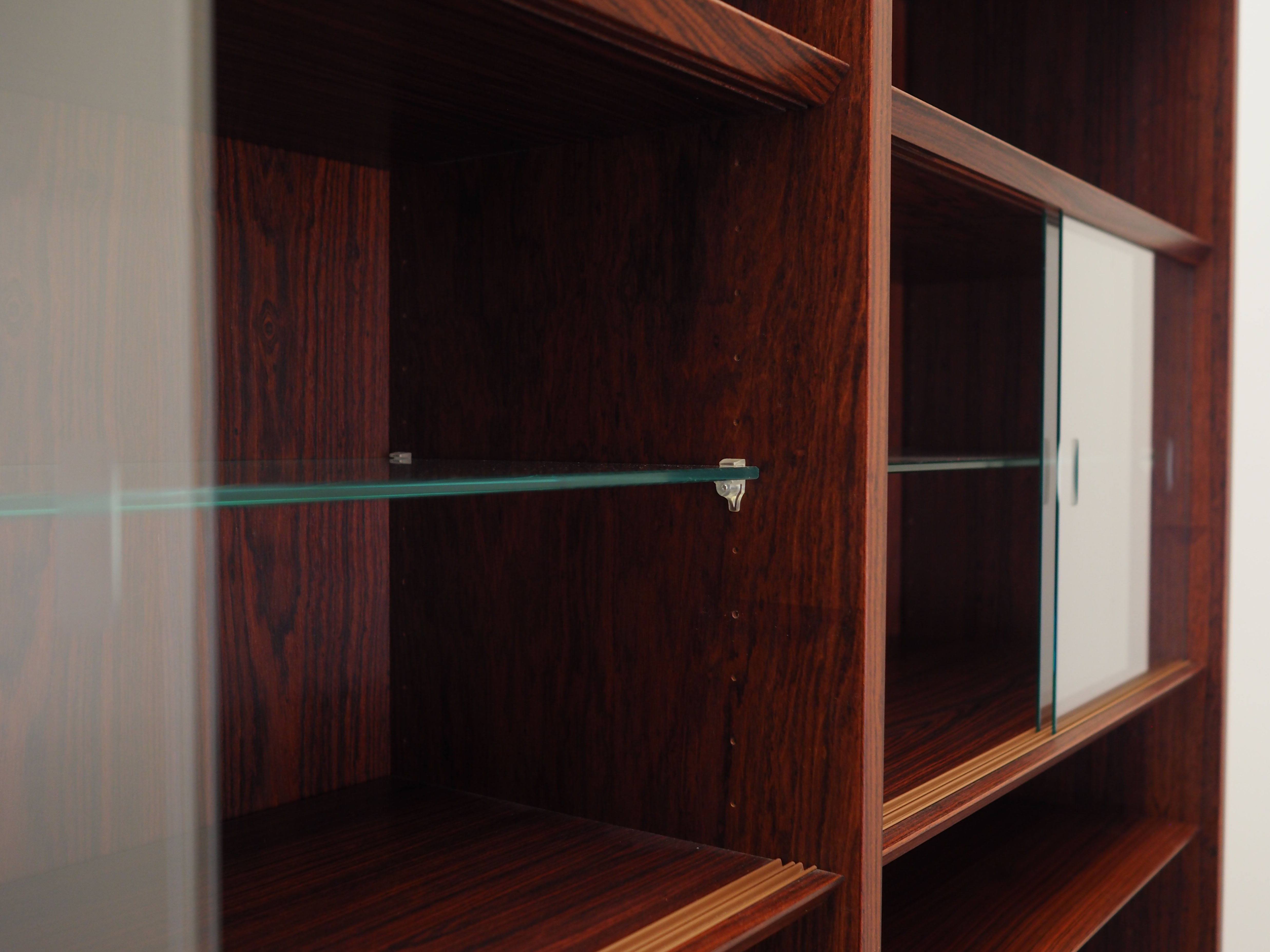 Bibliothèque en acajou, design danois, années 1970, production : Hundevad