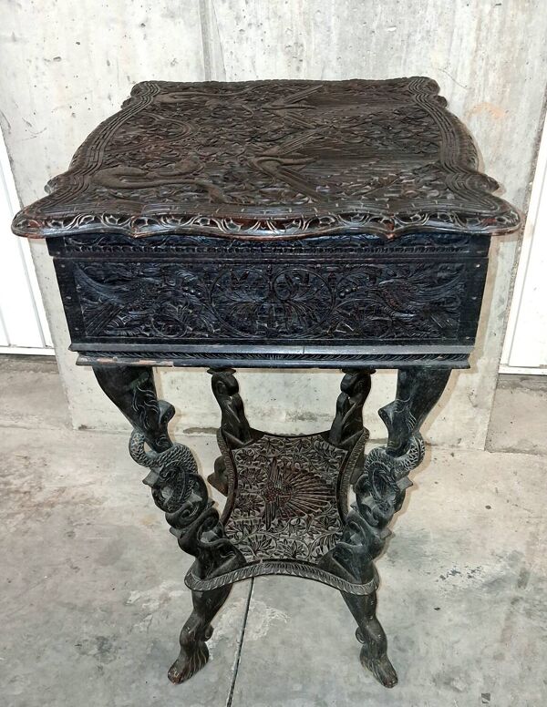 Meuble travailleuse en bois sculpté ethnique