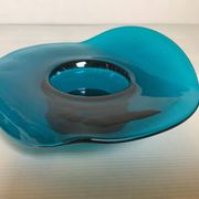 Bougeoir tordu en verre bleu