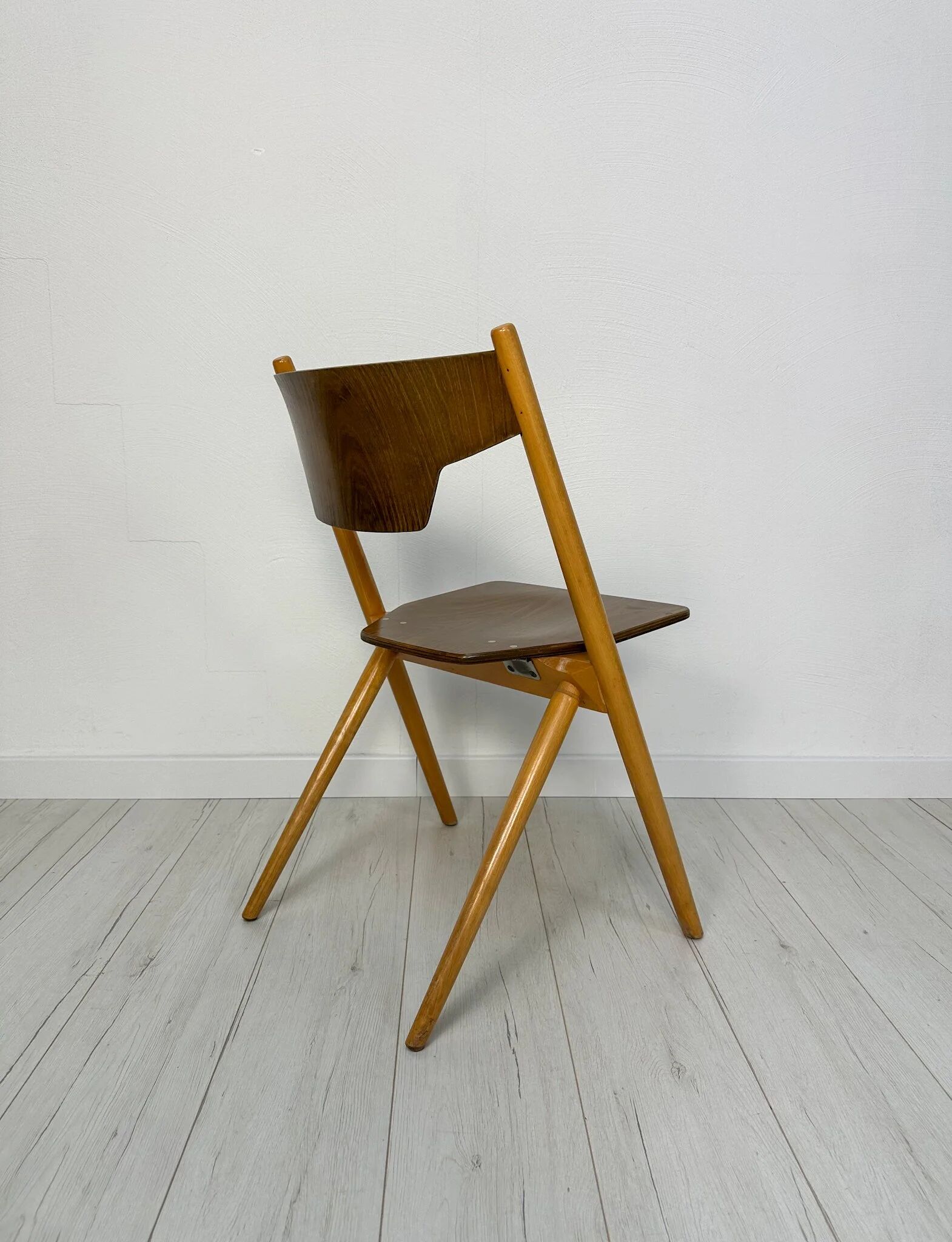 1/21 1950s vintage Hiller stackable plywood chairs from Germany in the style of Egon Eiermann