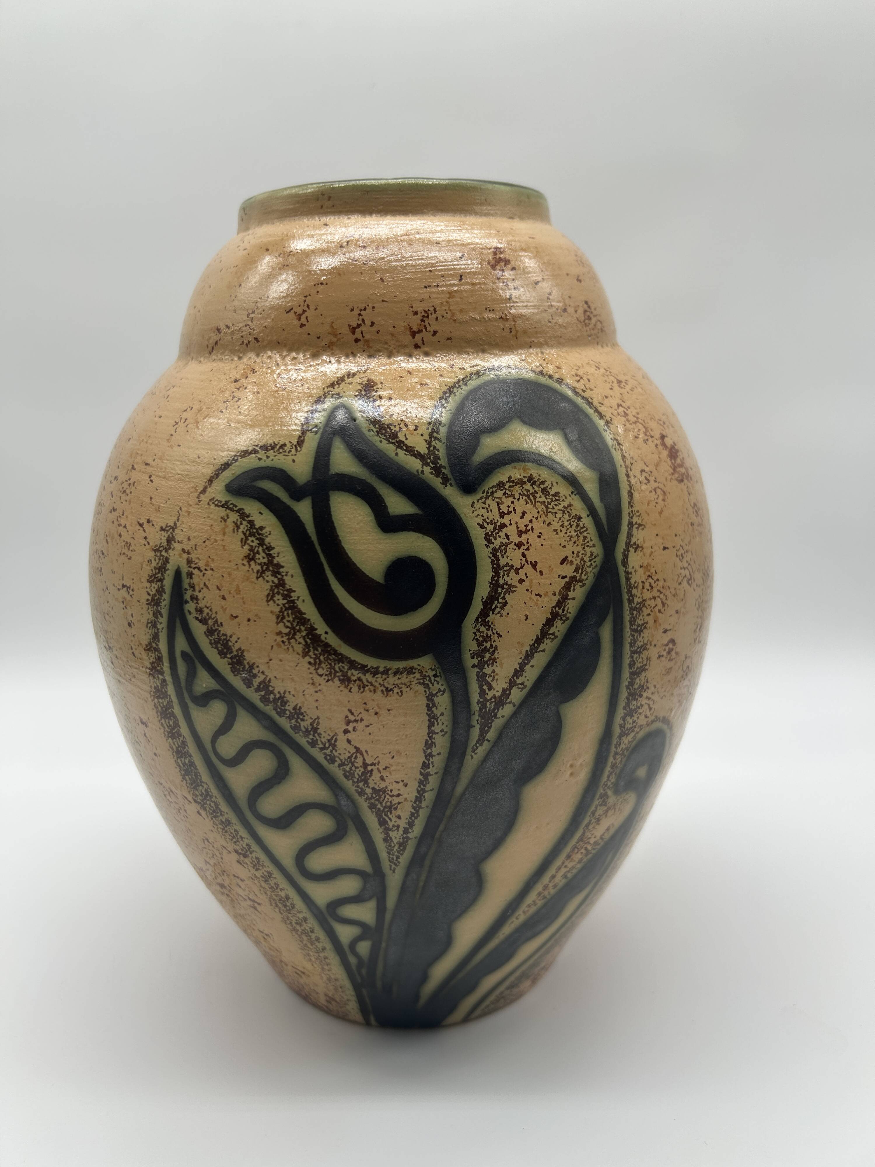 Art Deco vase attributed to Louis Randour for Saint-Ghislain.