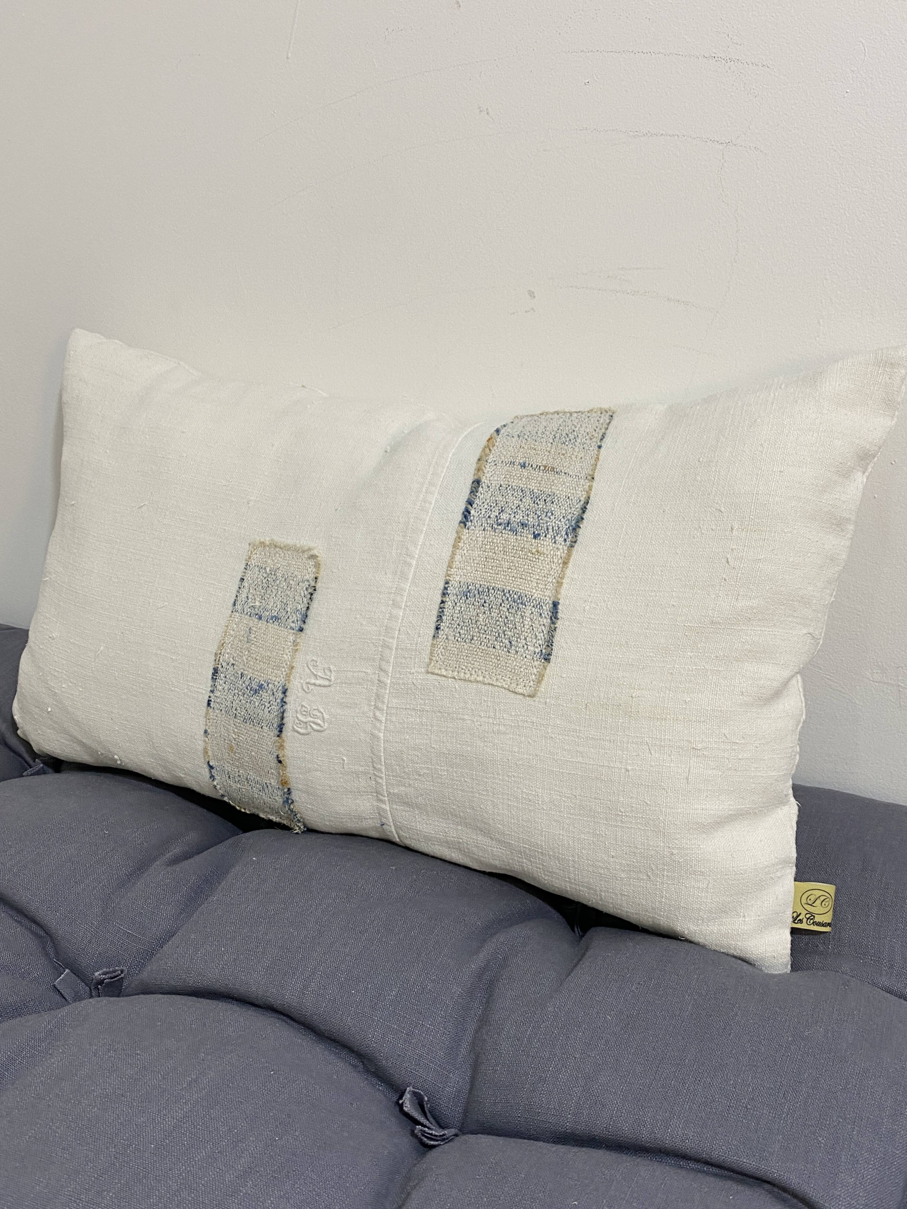 Coussin artisanal en toile ancienne style Kilim