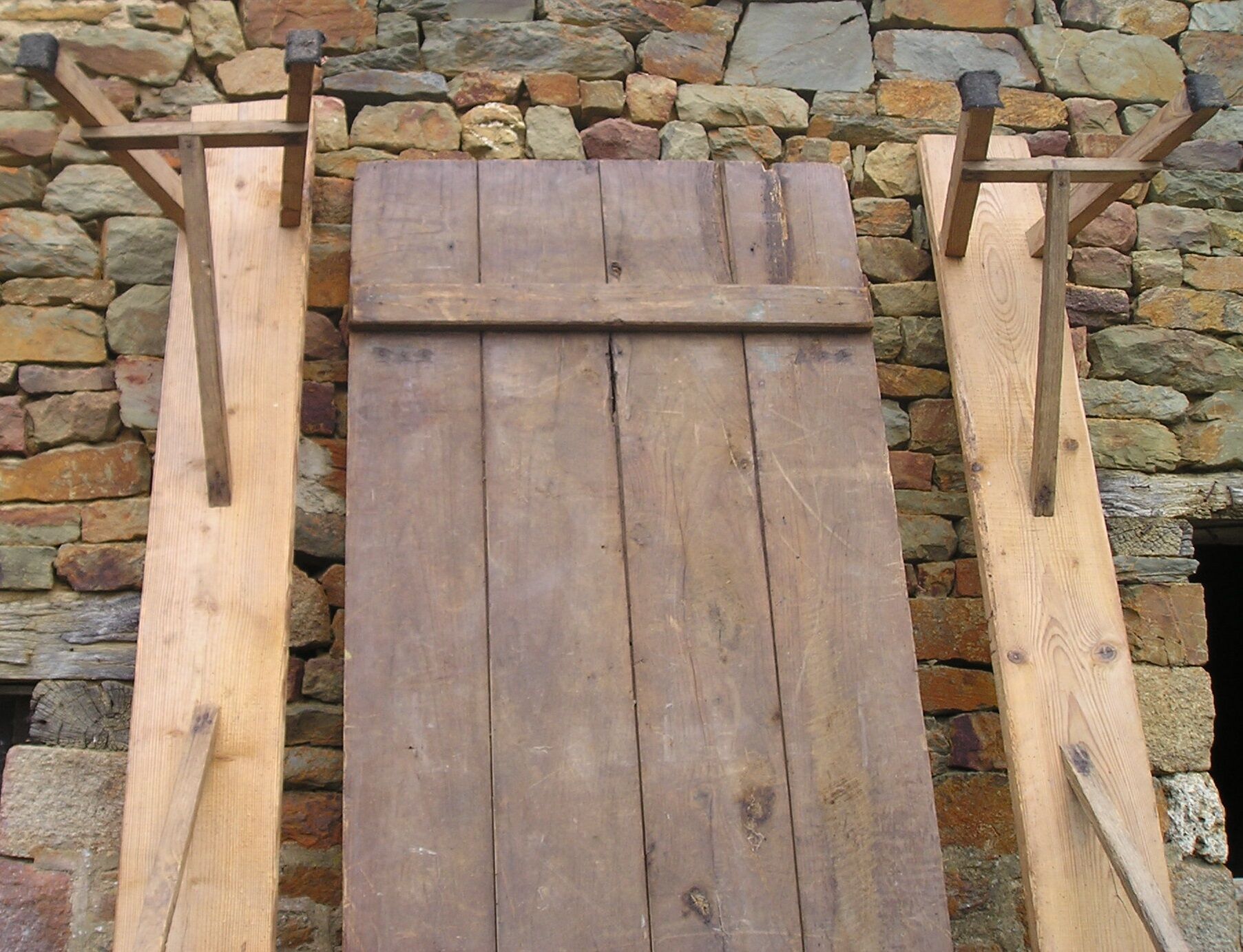 Rustic tray table with 2 trestles and 2 benches