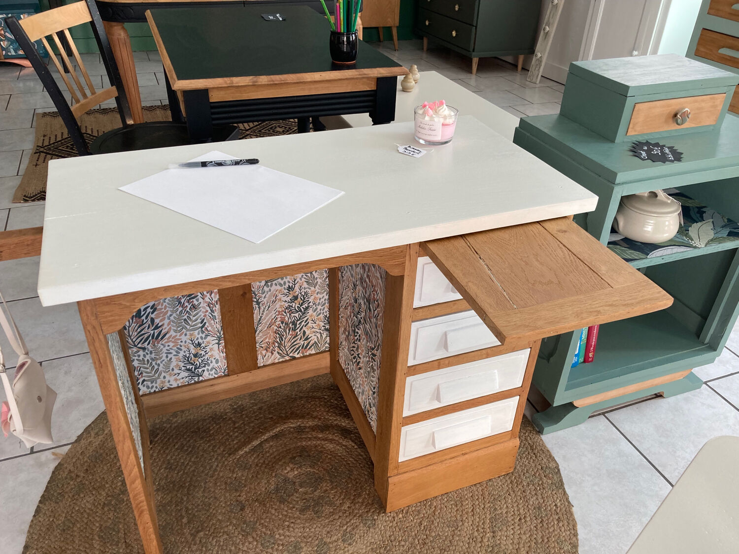 Child minister desk