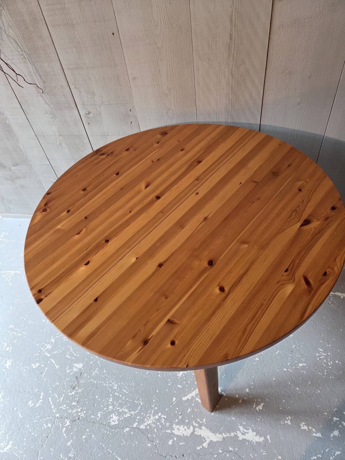 Pine table