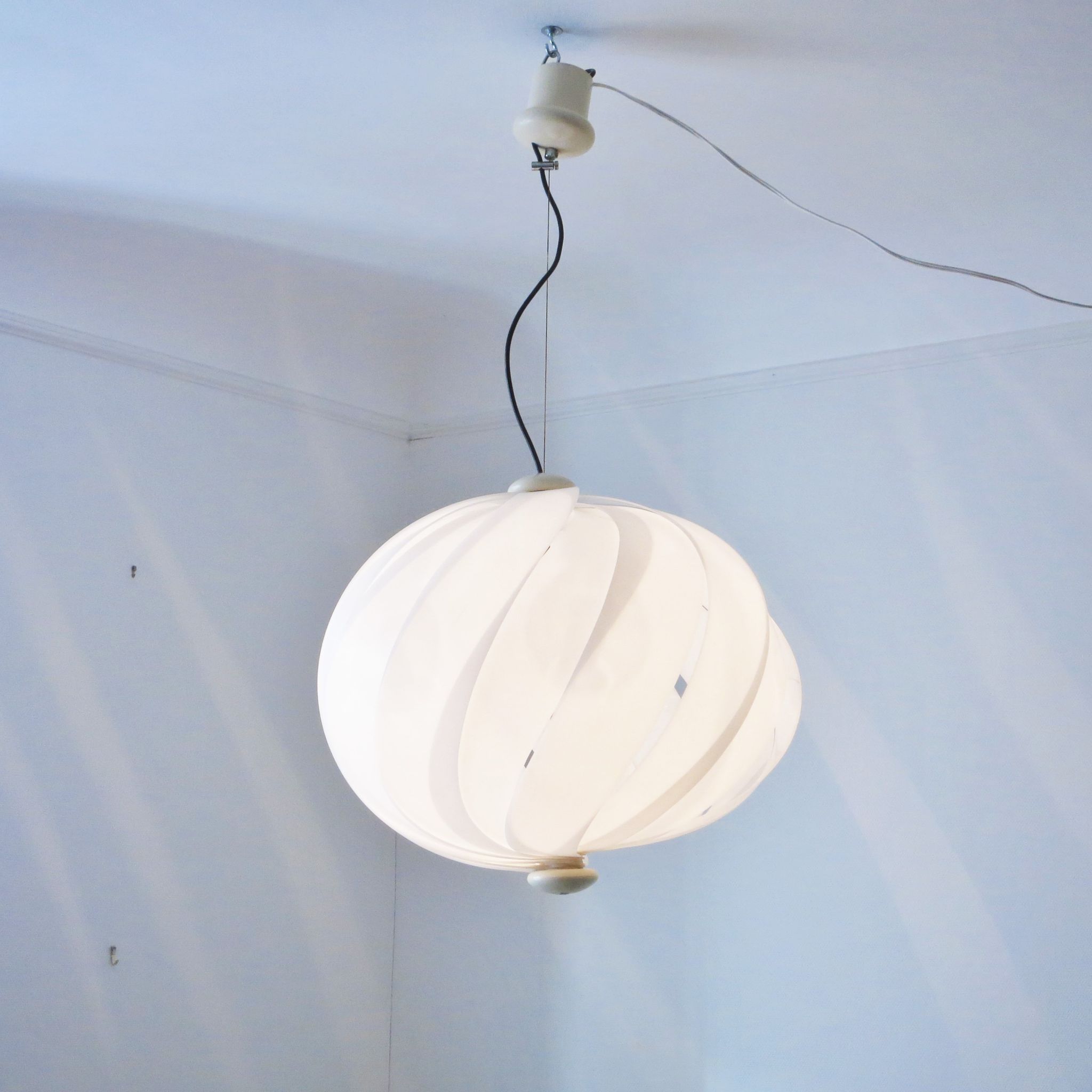 Suspension boule Alicante Guzzini 1967
