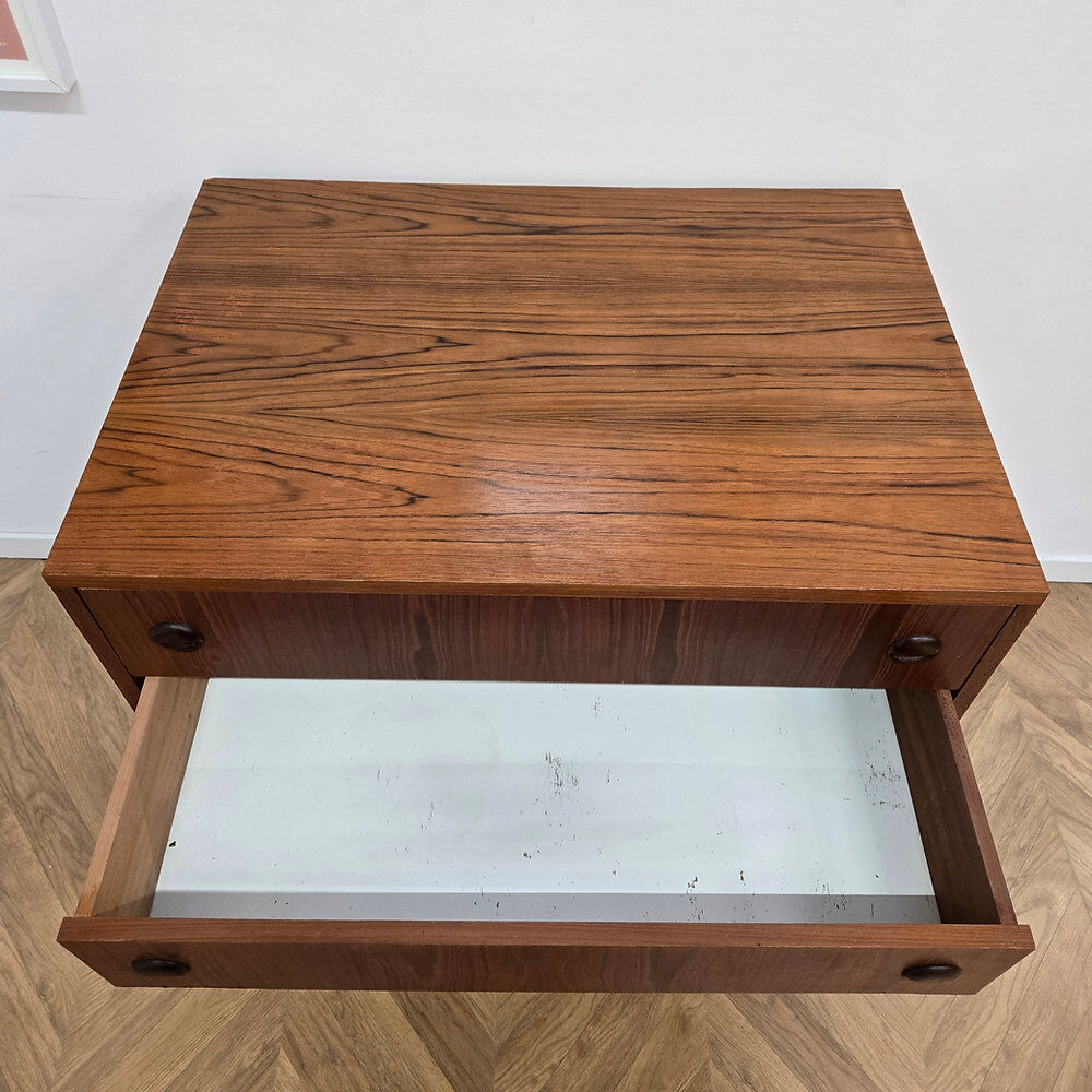 Danish teak commode from the 1960s, 4 drawers, tapered legs.