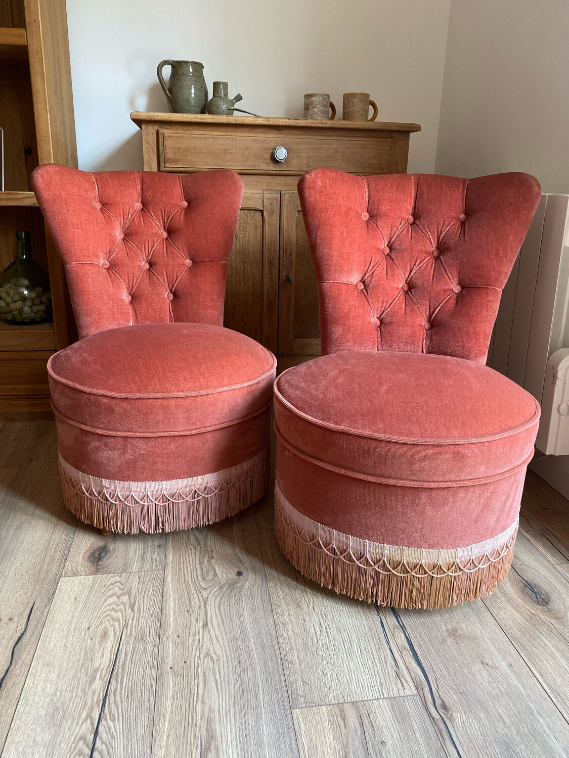 Set of 2 toad chairs