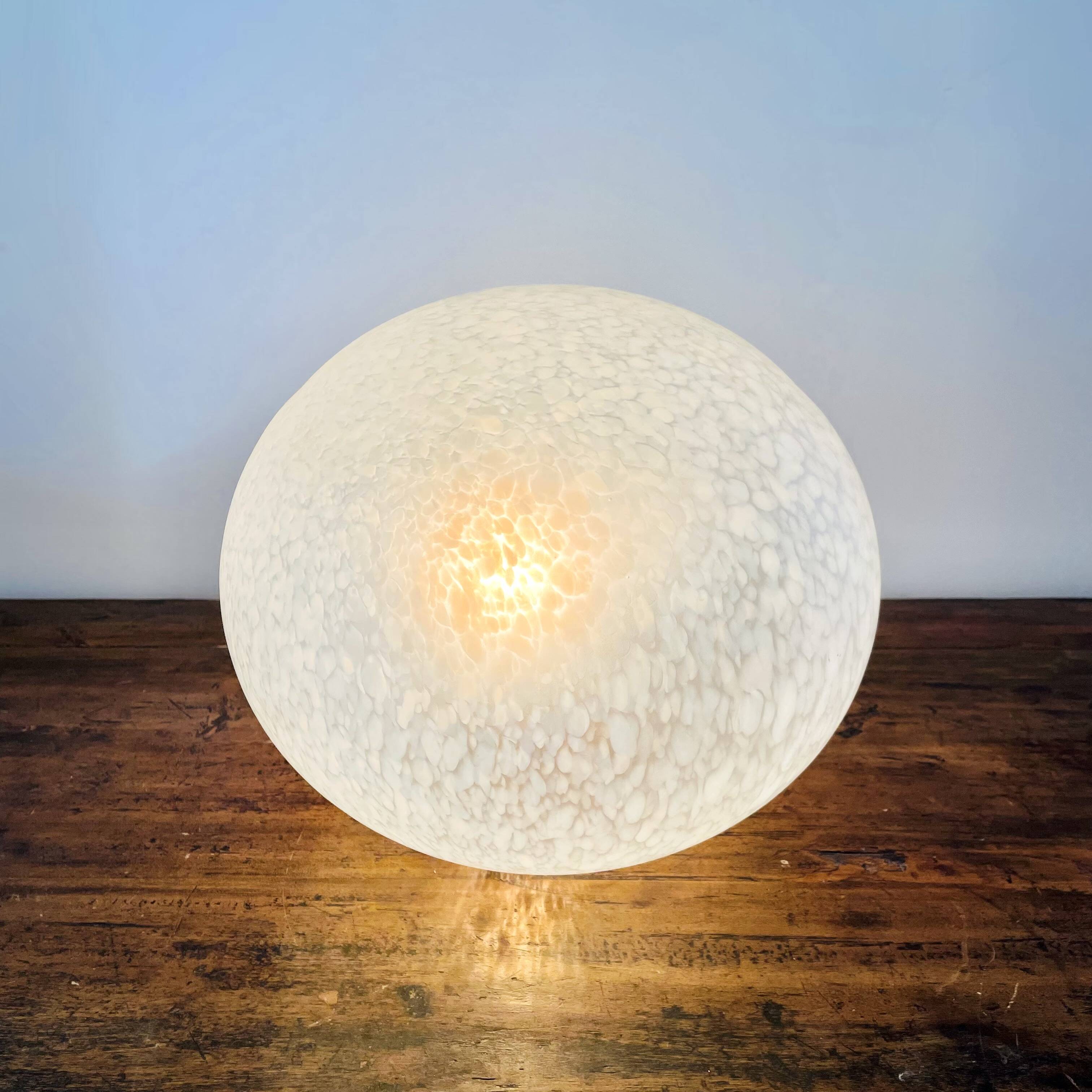 Italian Pebble Lamp in Speckled White Glass (1980) – 29 cm