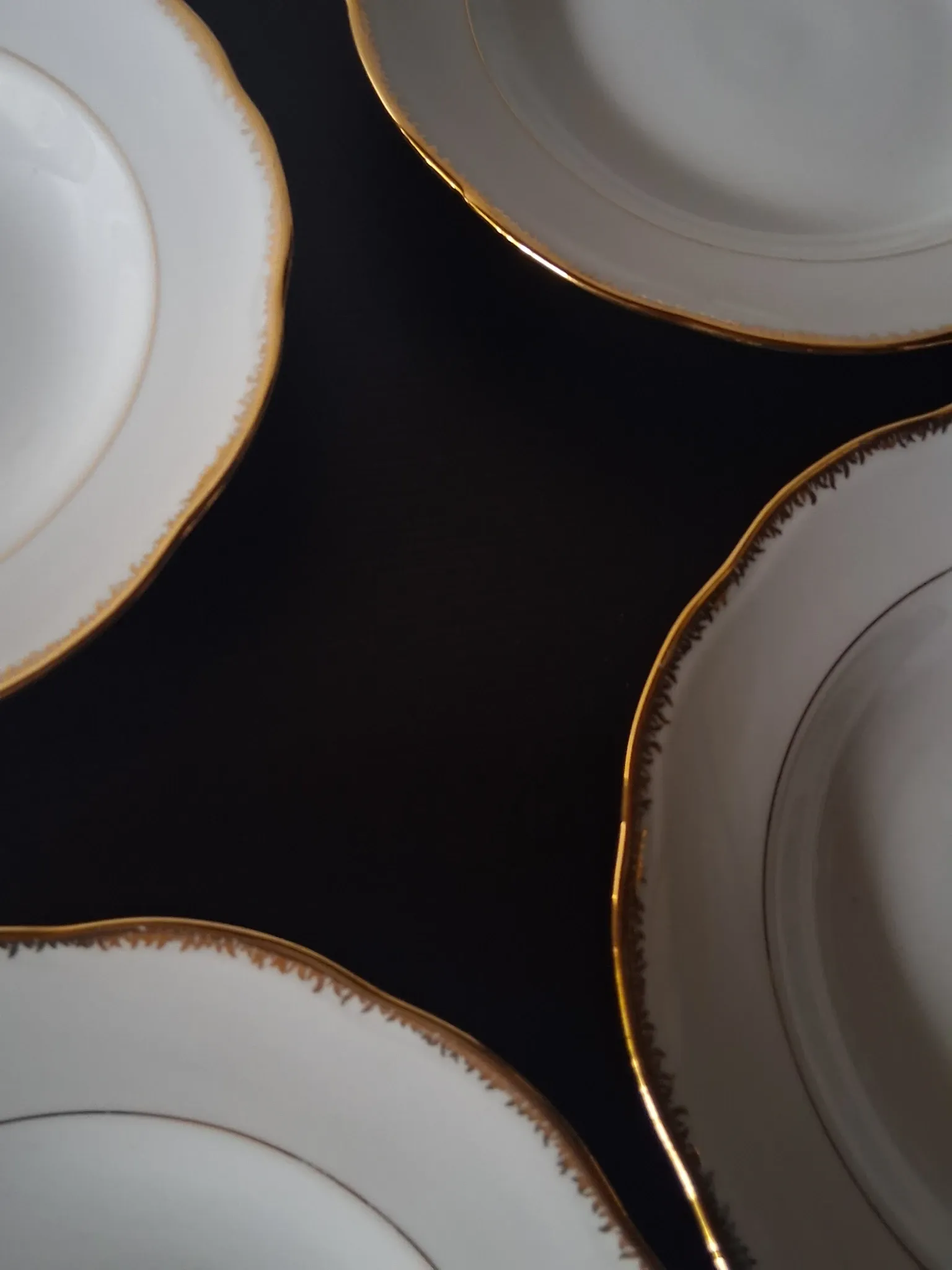 6 deep plates in porcelain from France SEr in very good condition.