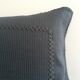 Housse de coussin 60s en piqué de coton bordée de croquet