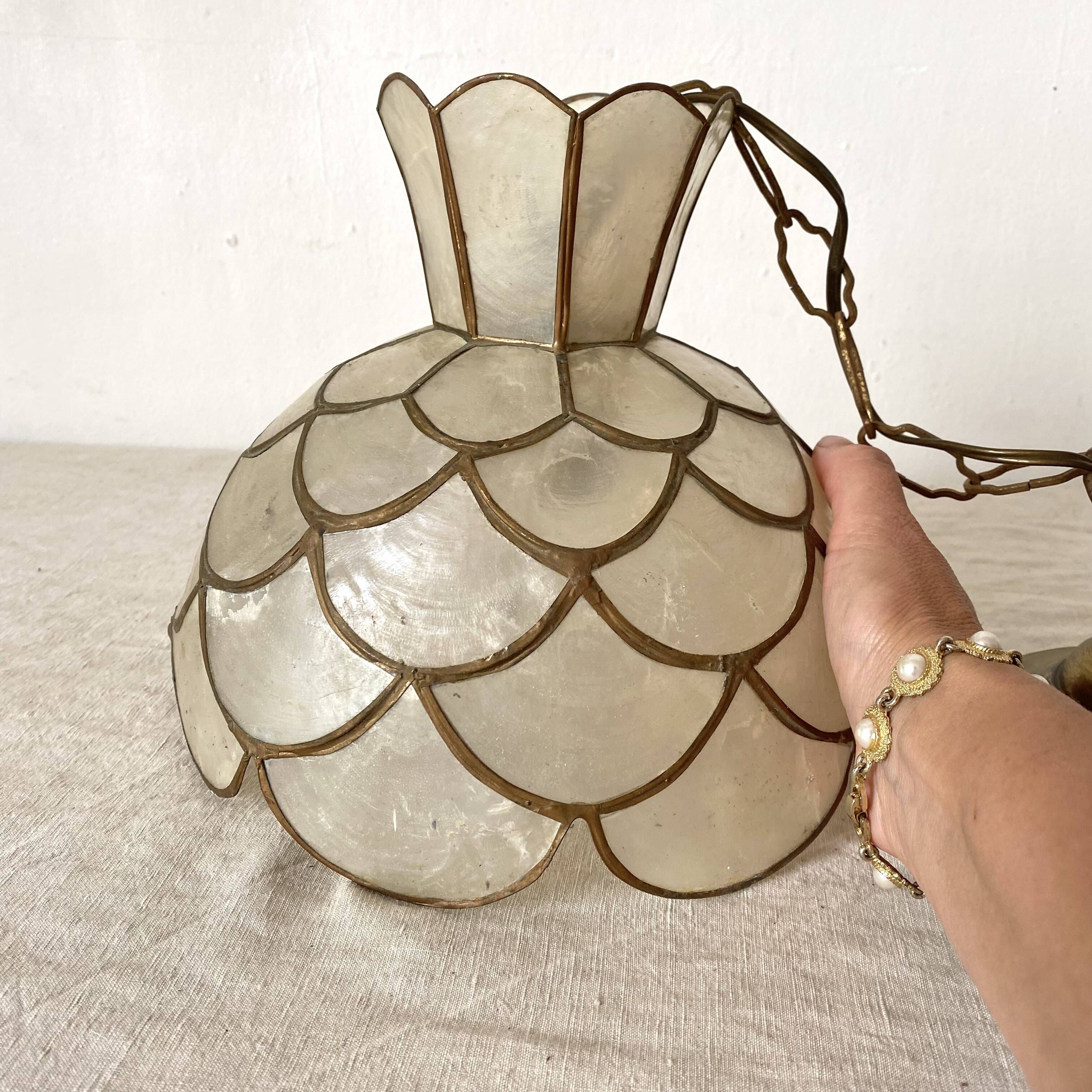 Vintage suspension in mother-of-pearl and brass