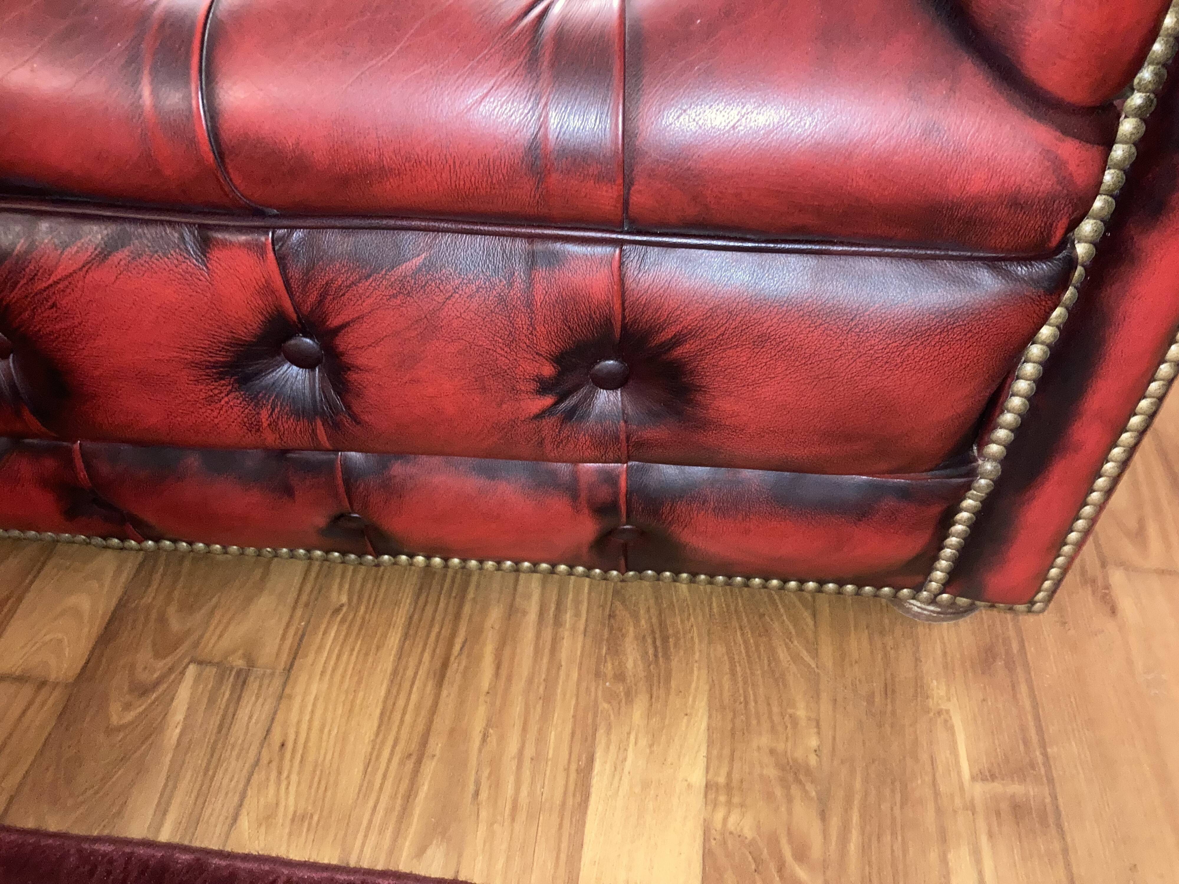 Chesterfield sofa 3-seater and its 2 armchairs