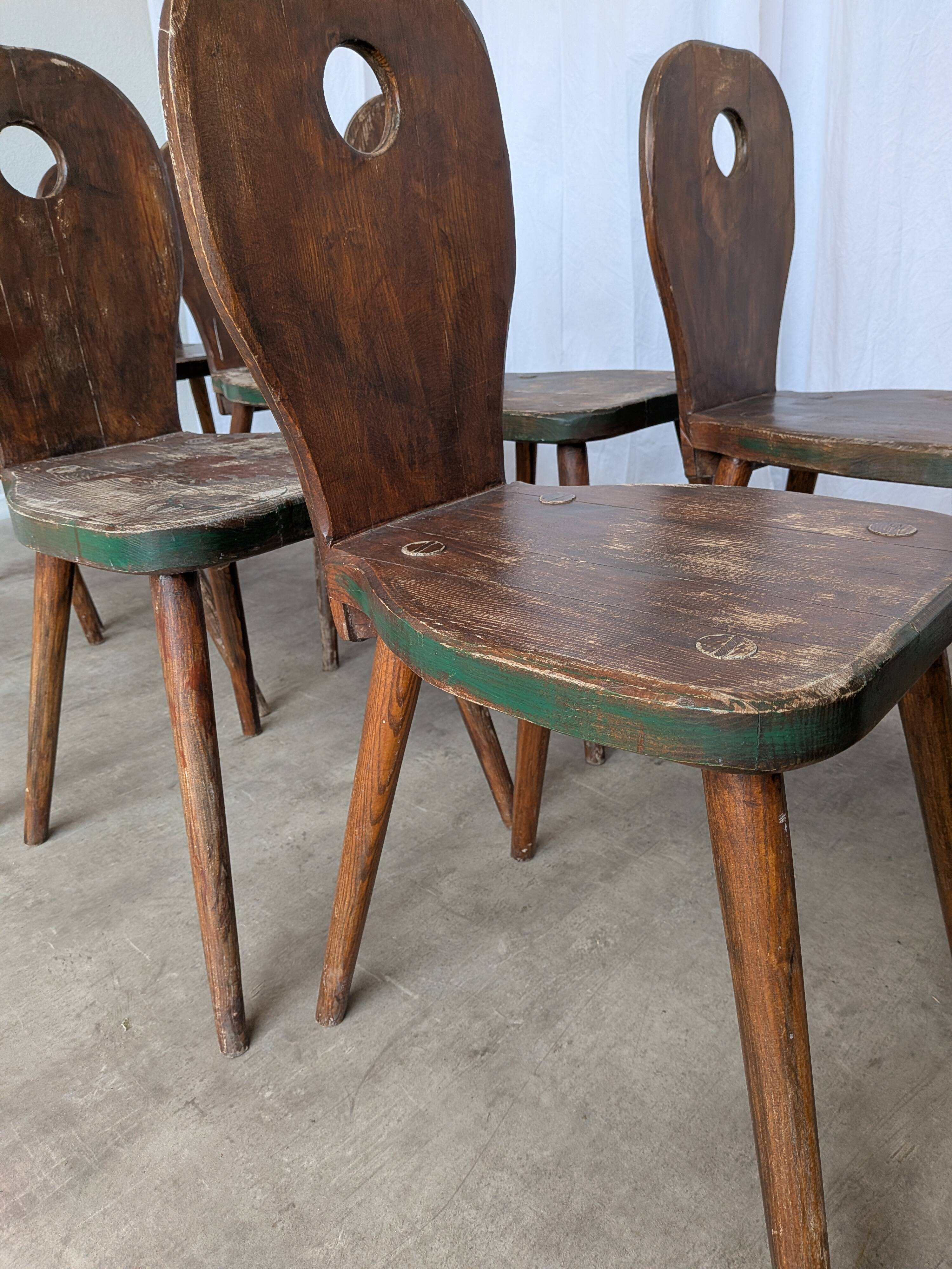8 chaises brutalistes vintage en bois