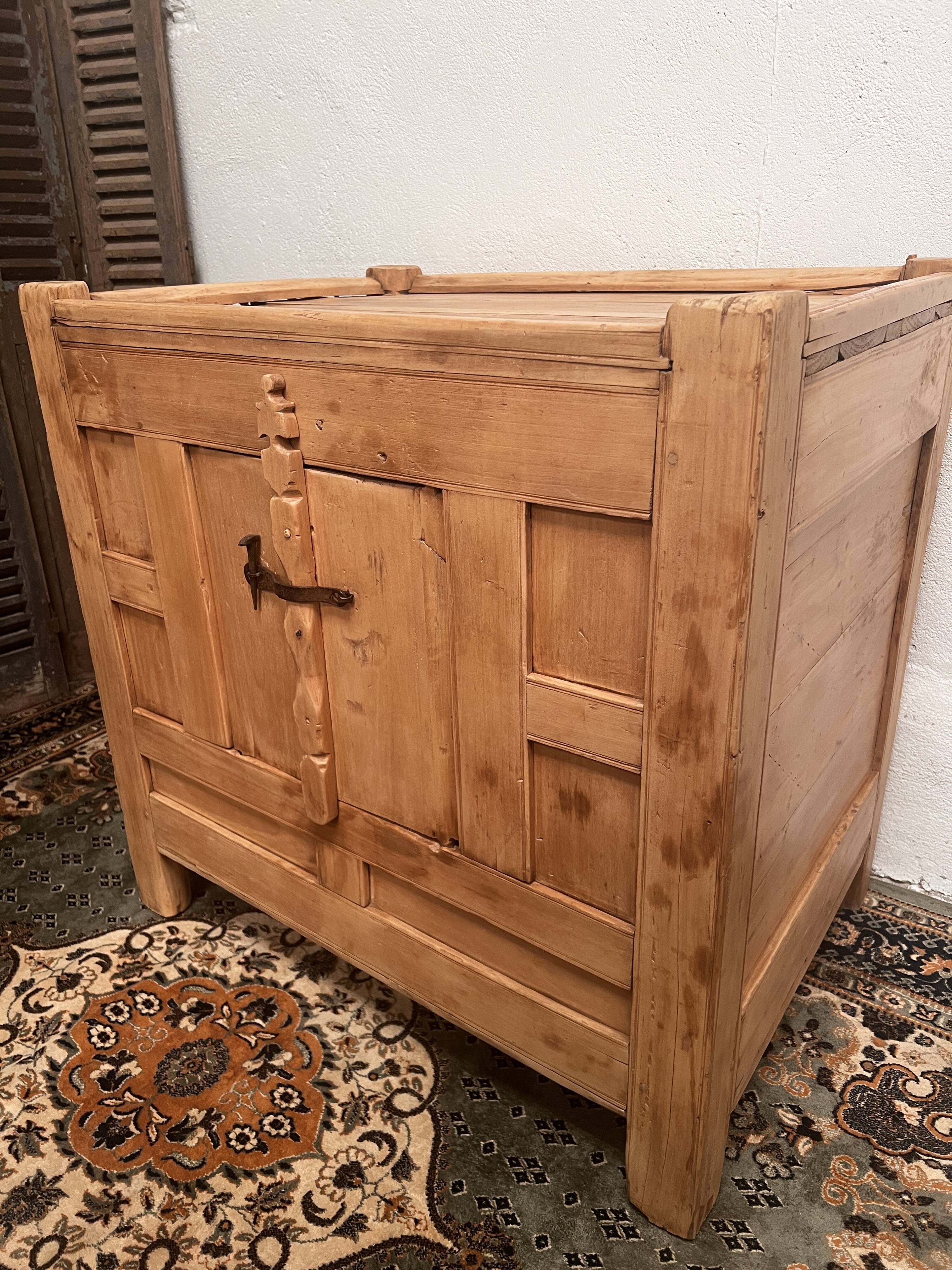 Old pantry in Pitch pine - early 20th century