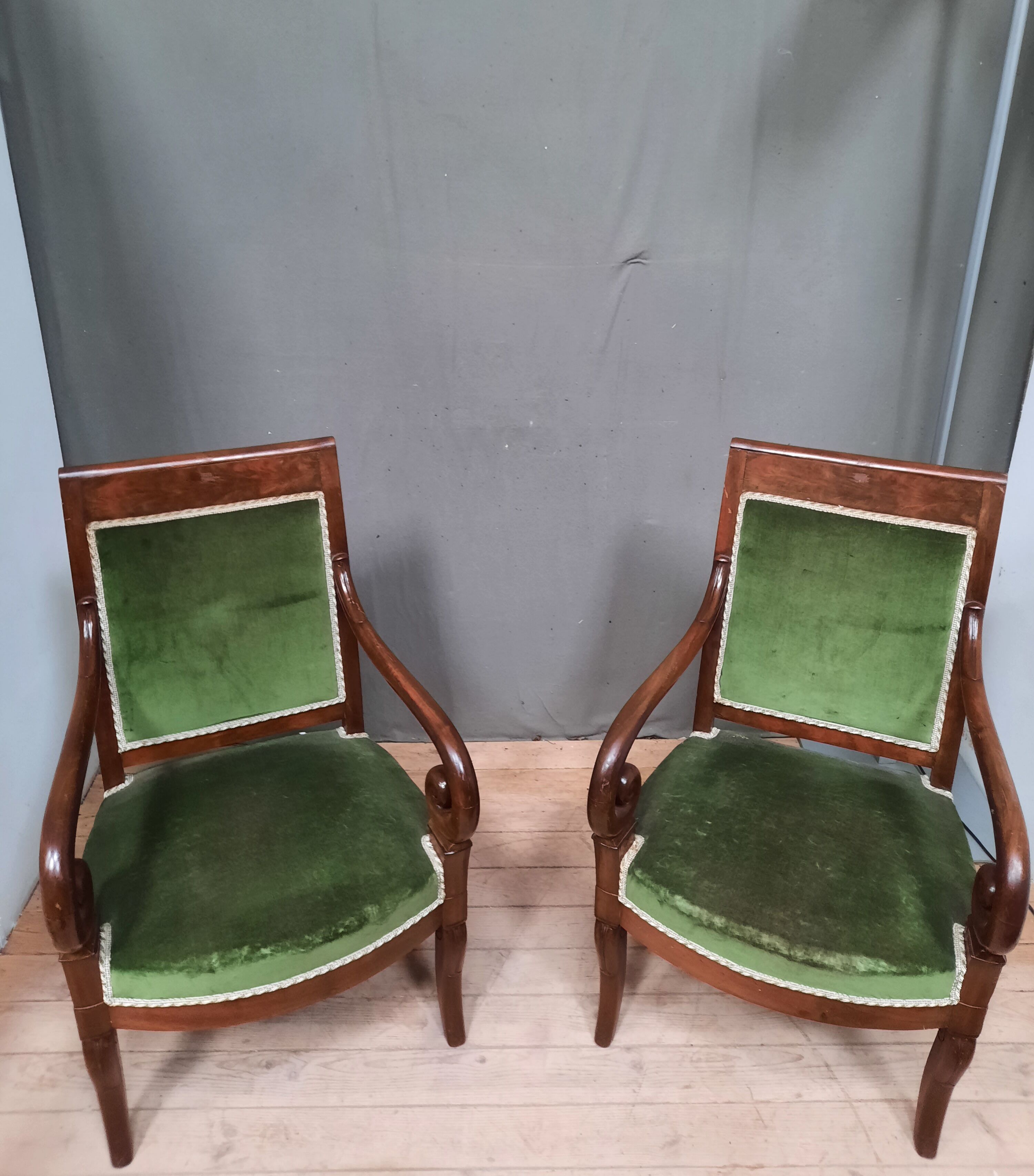 Pair of armchairs with acajoi butts