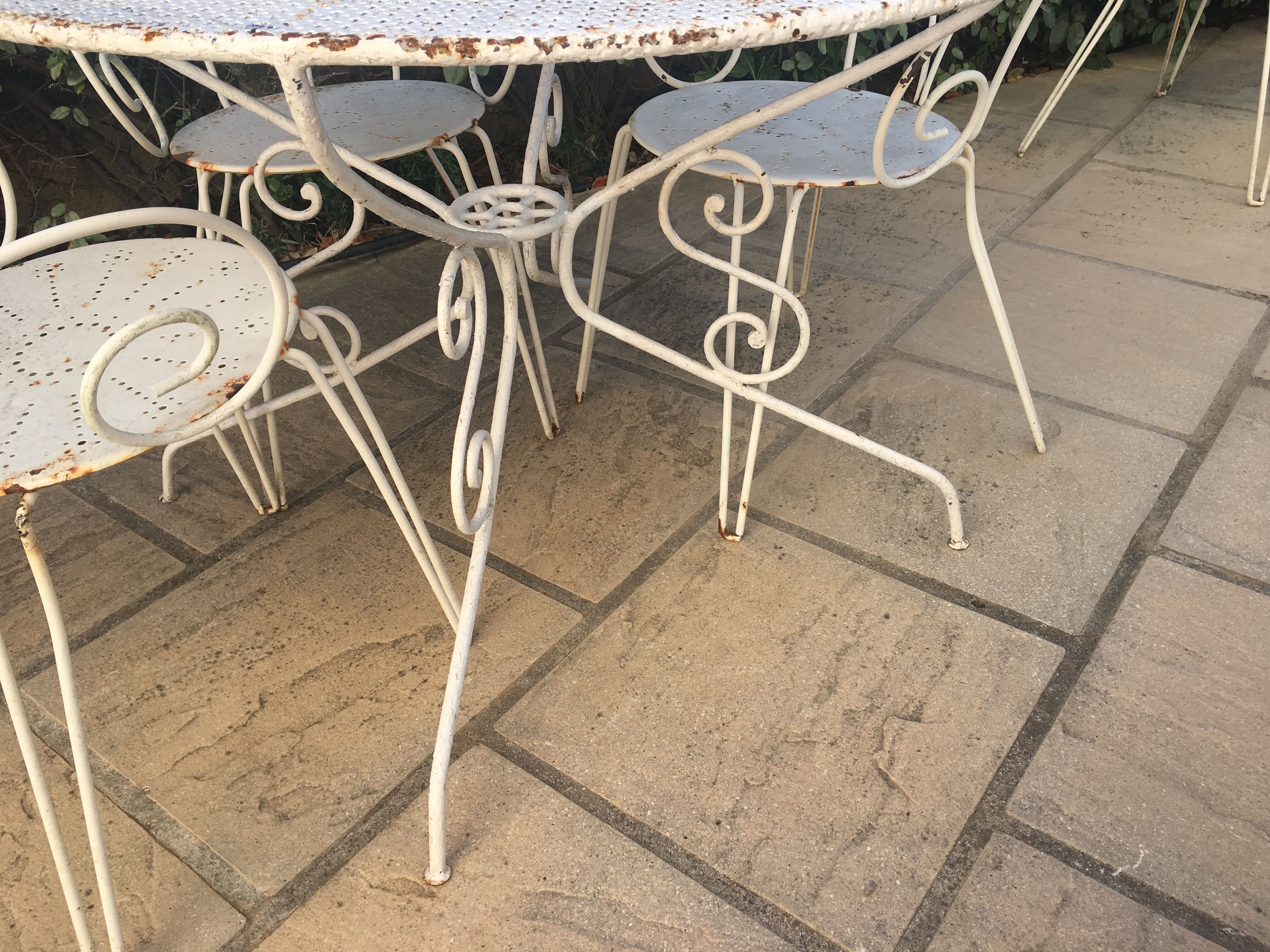 Garden Salon wrought iron white