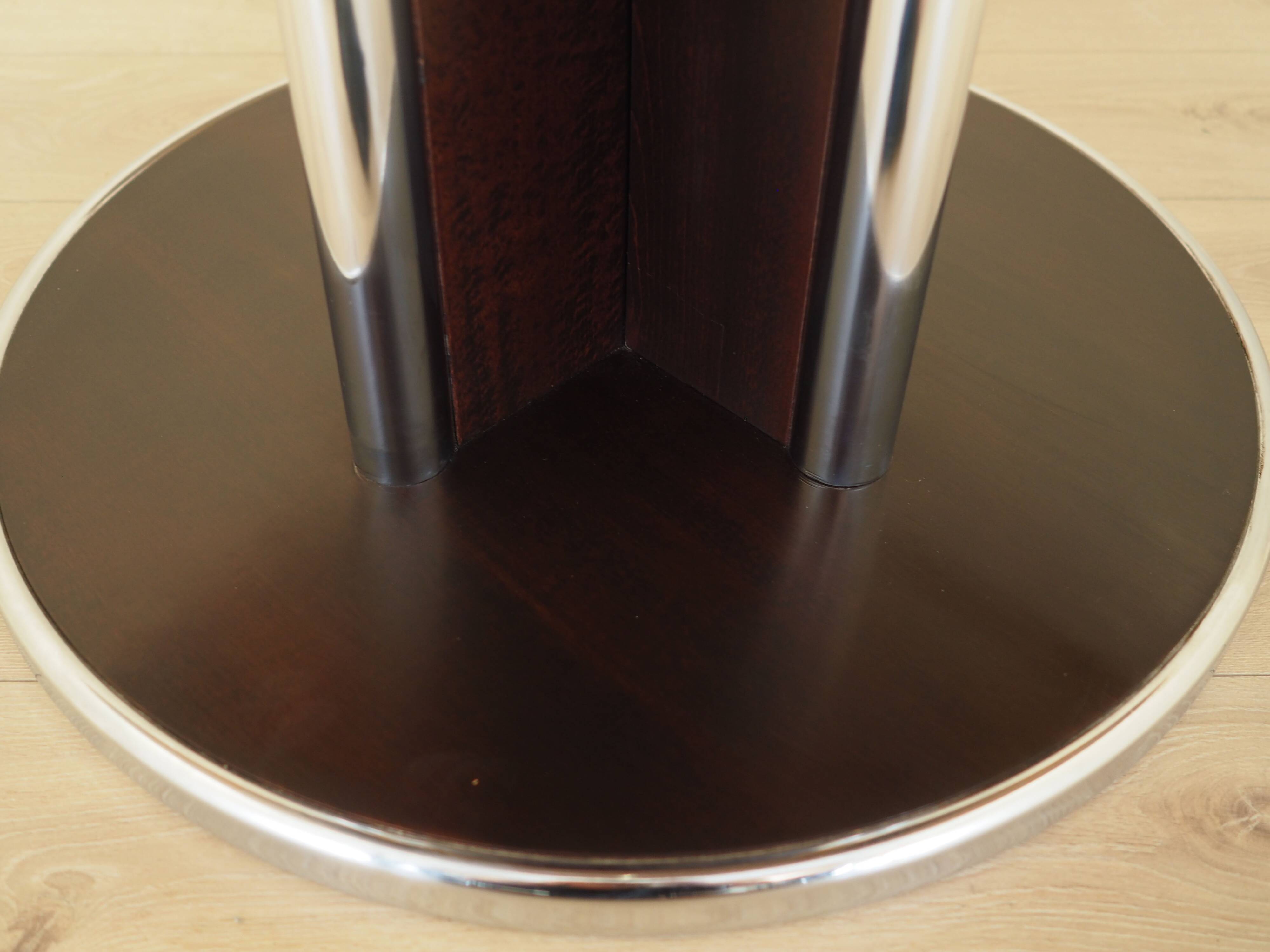 Extendable round table, Italy, 1970s