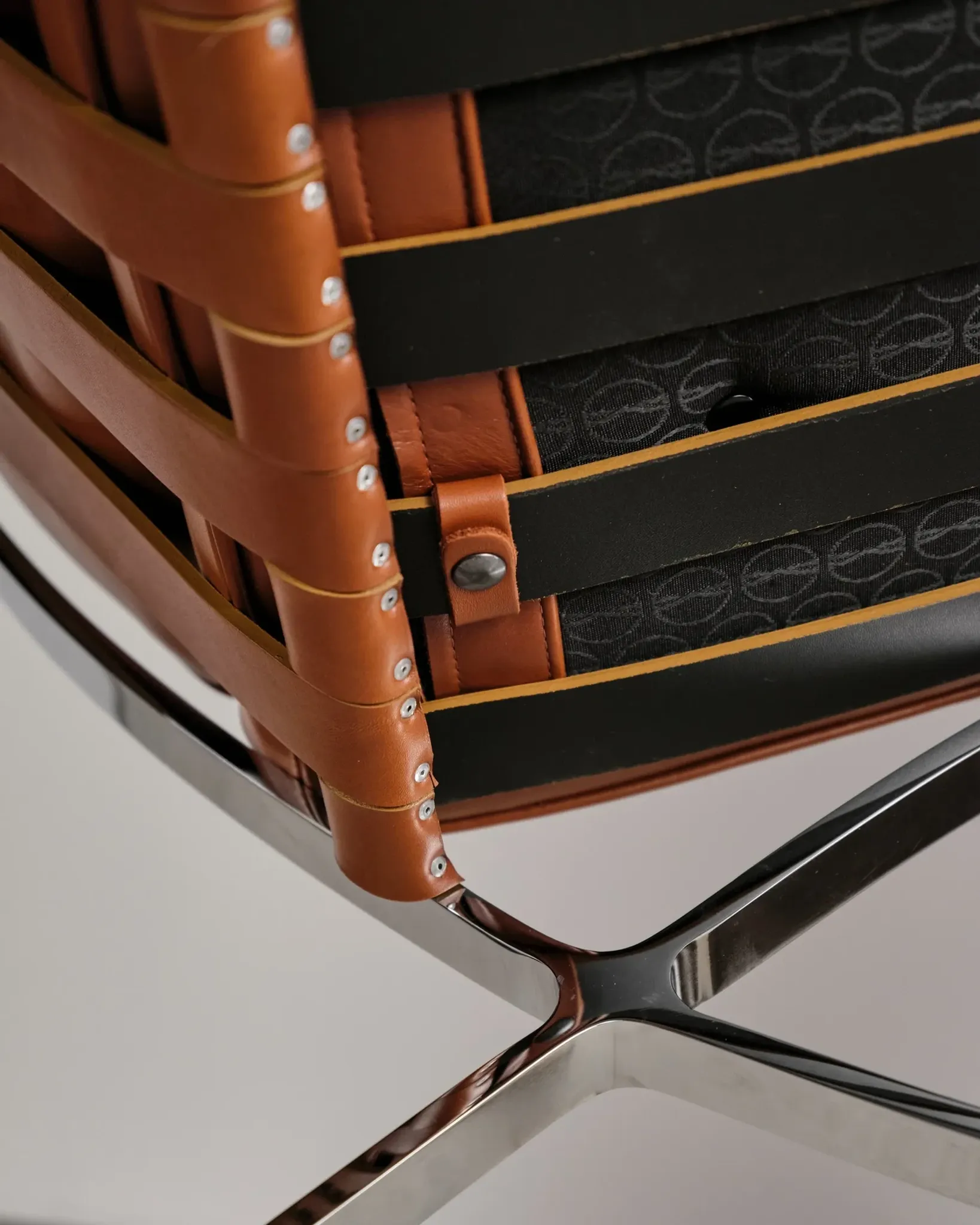 Barcelona chair in leather by Mies van der Rohe, Knoll International