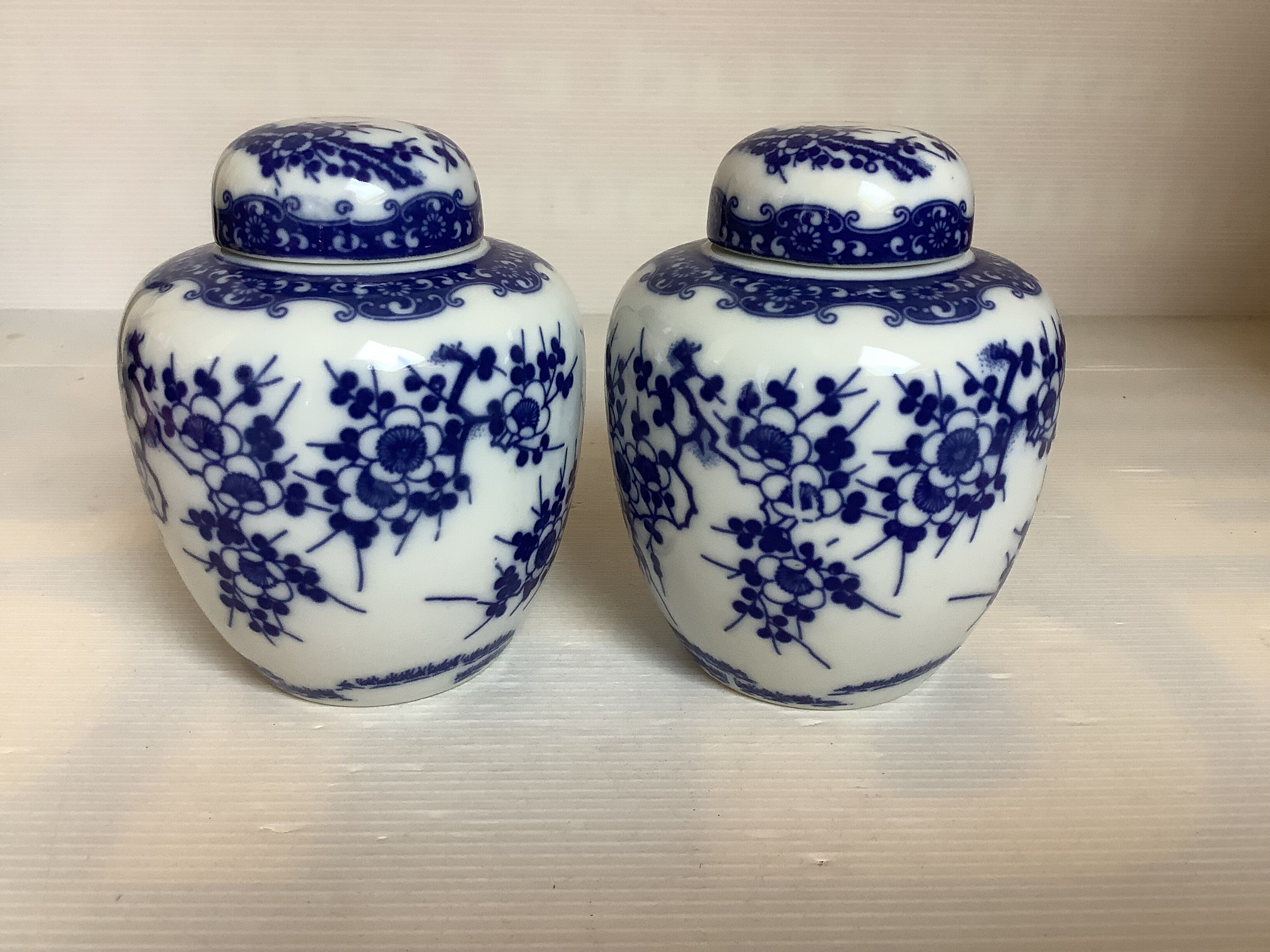 Paire de vases fleurs bleues