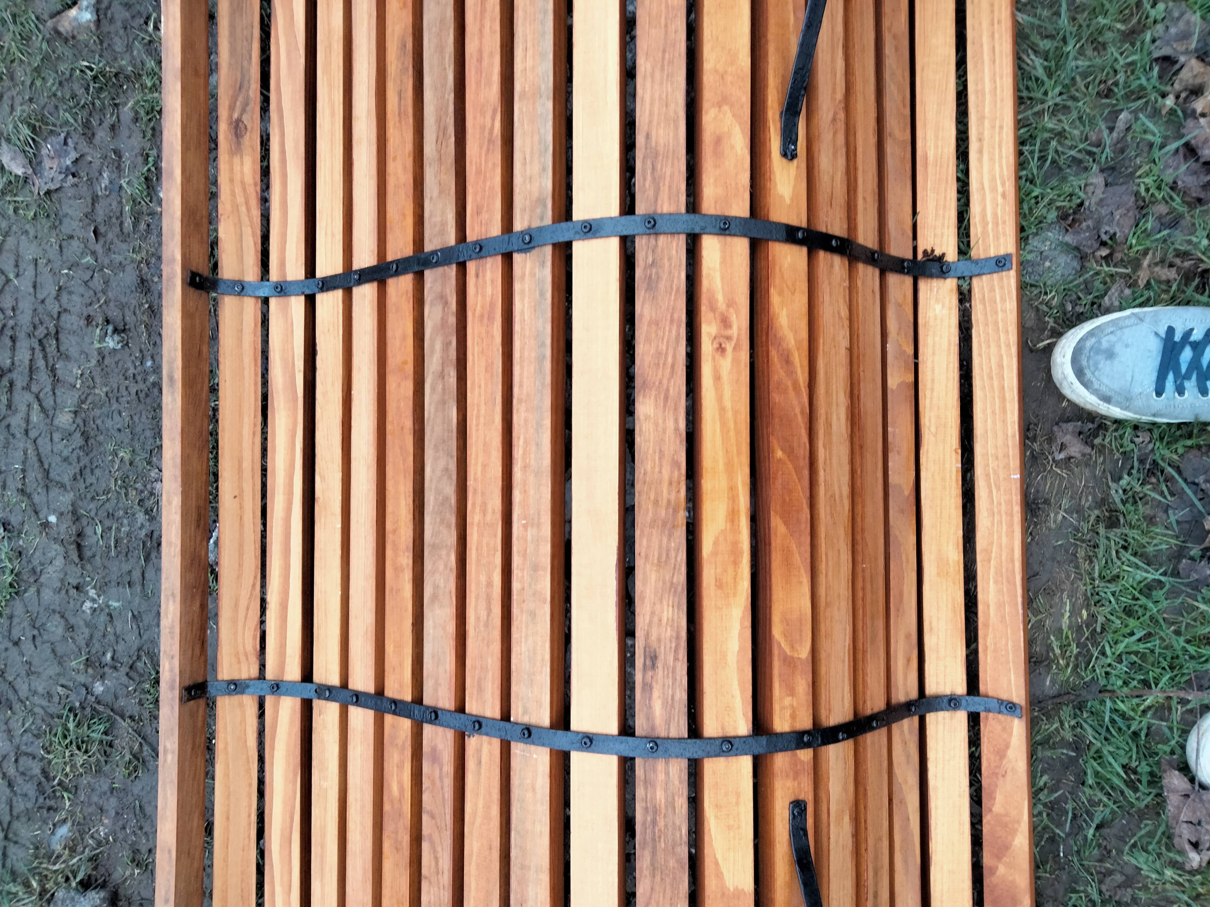 Old garden bench with vintage cast iron legs xxeme