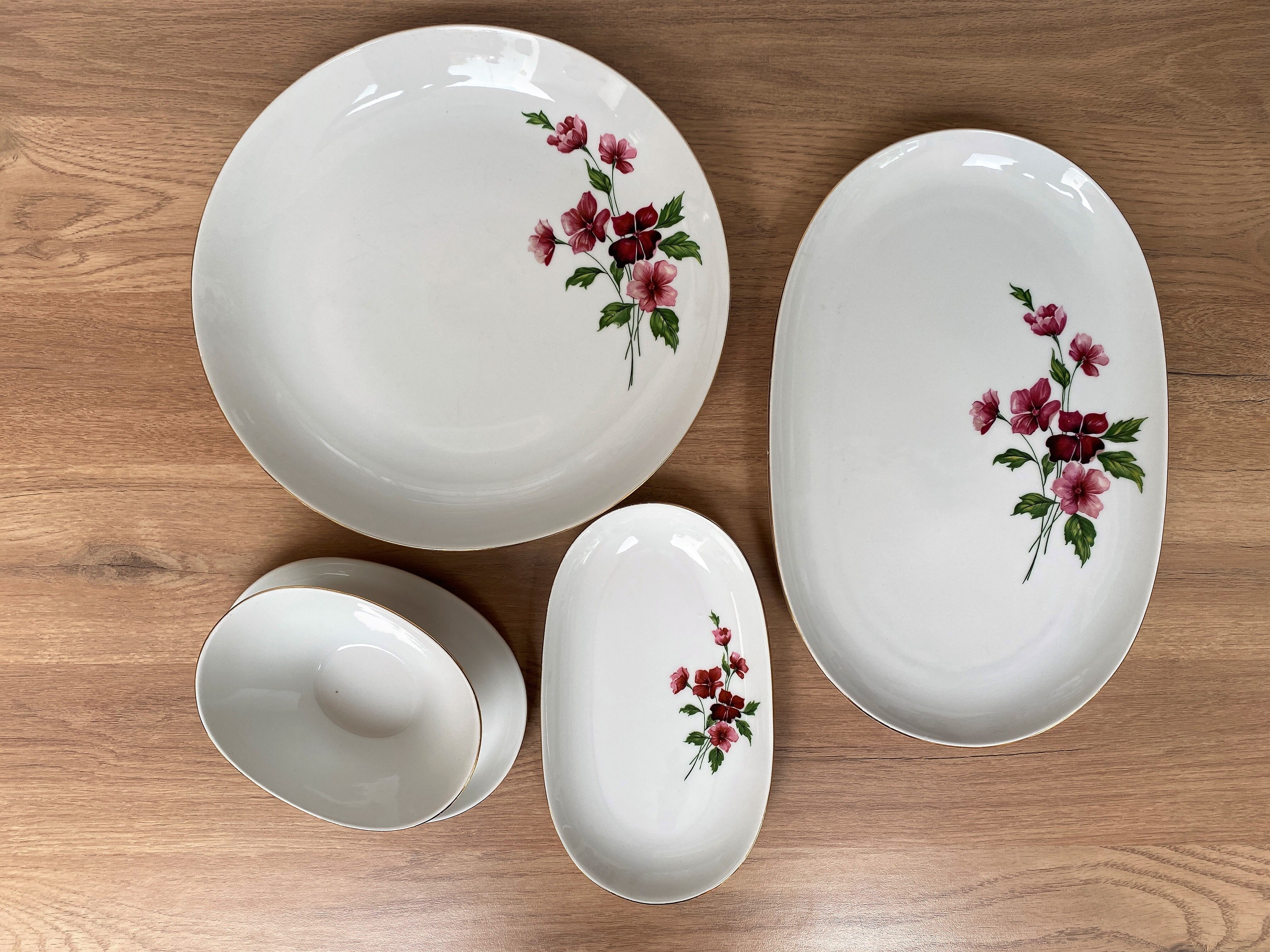 Set of 4 serving dishes