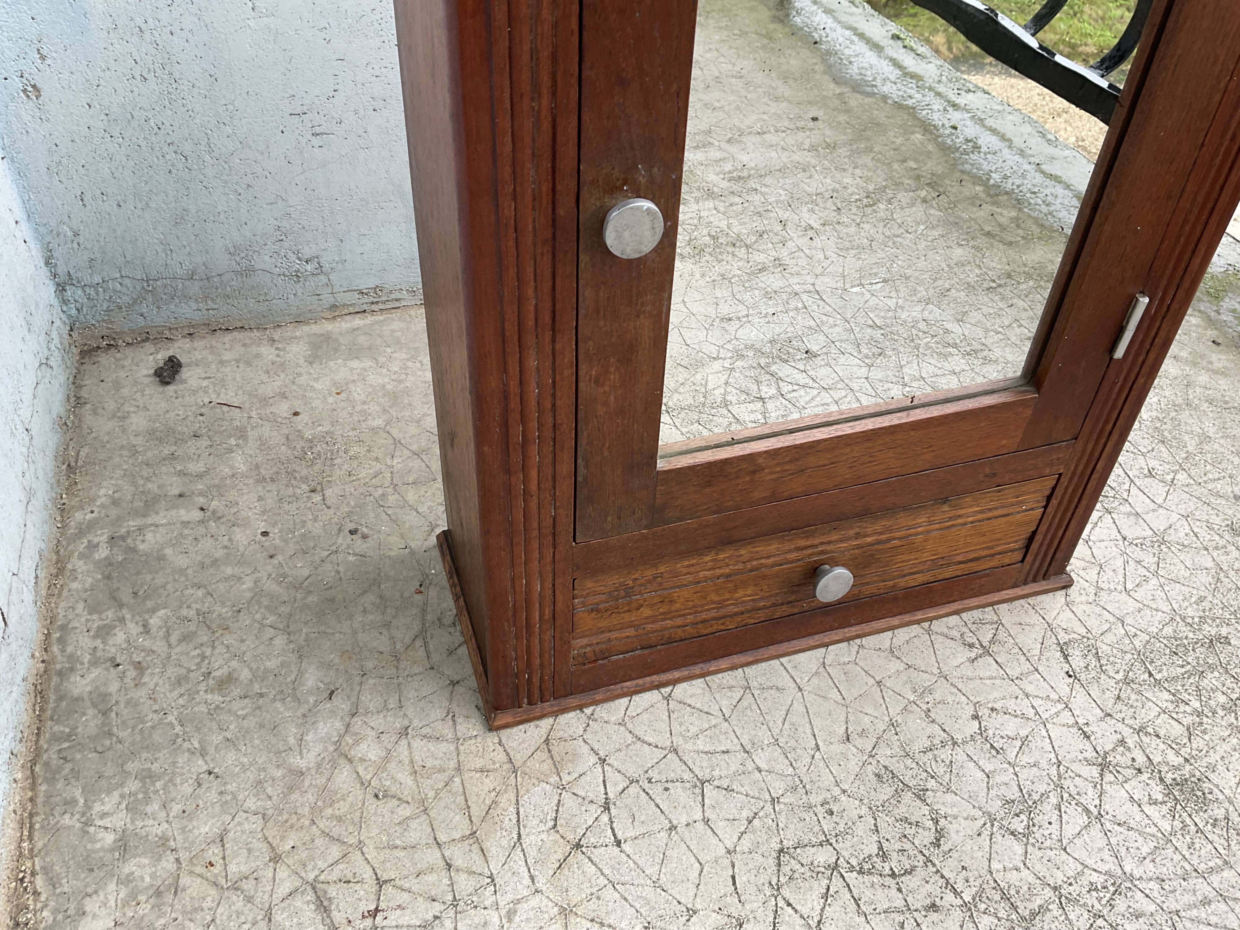 Armoire à pharmacie