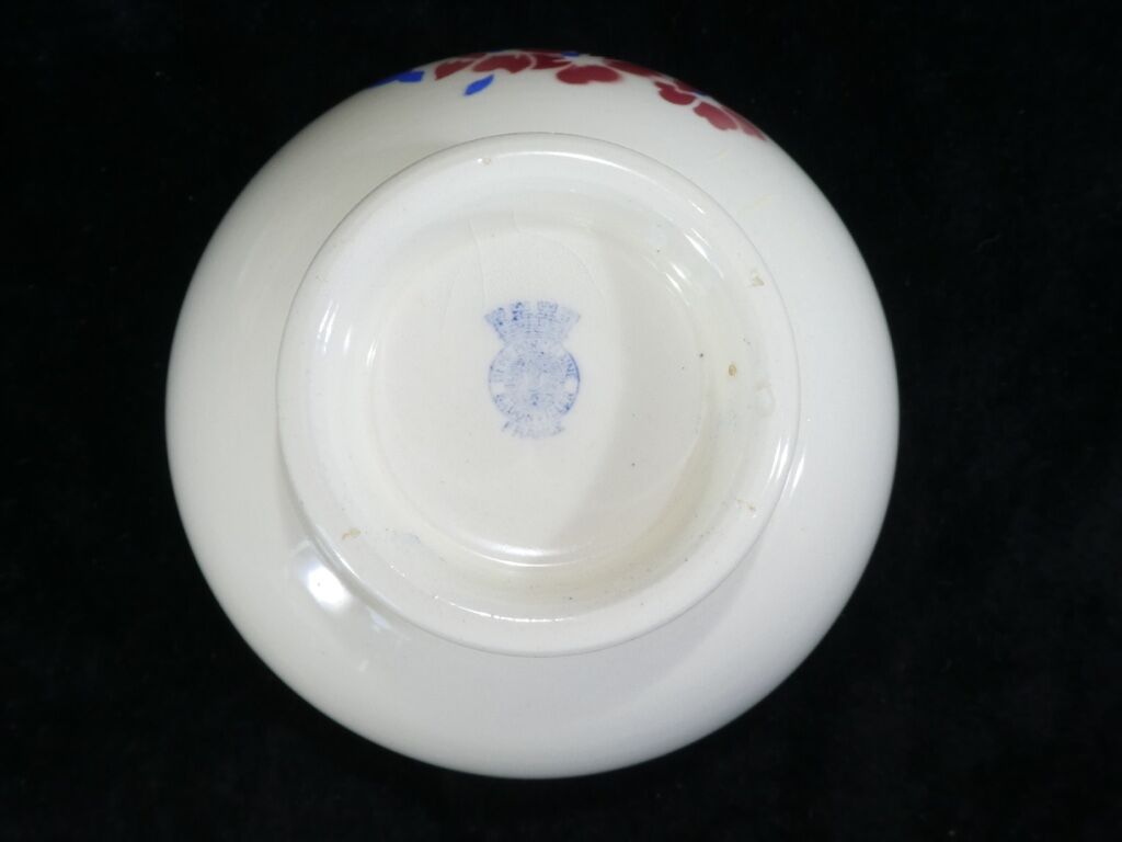 Paire de bols Badonviller à decor de fleurs bleu et rouge