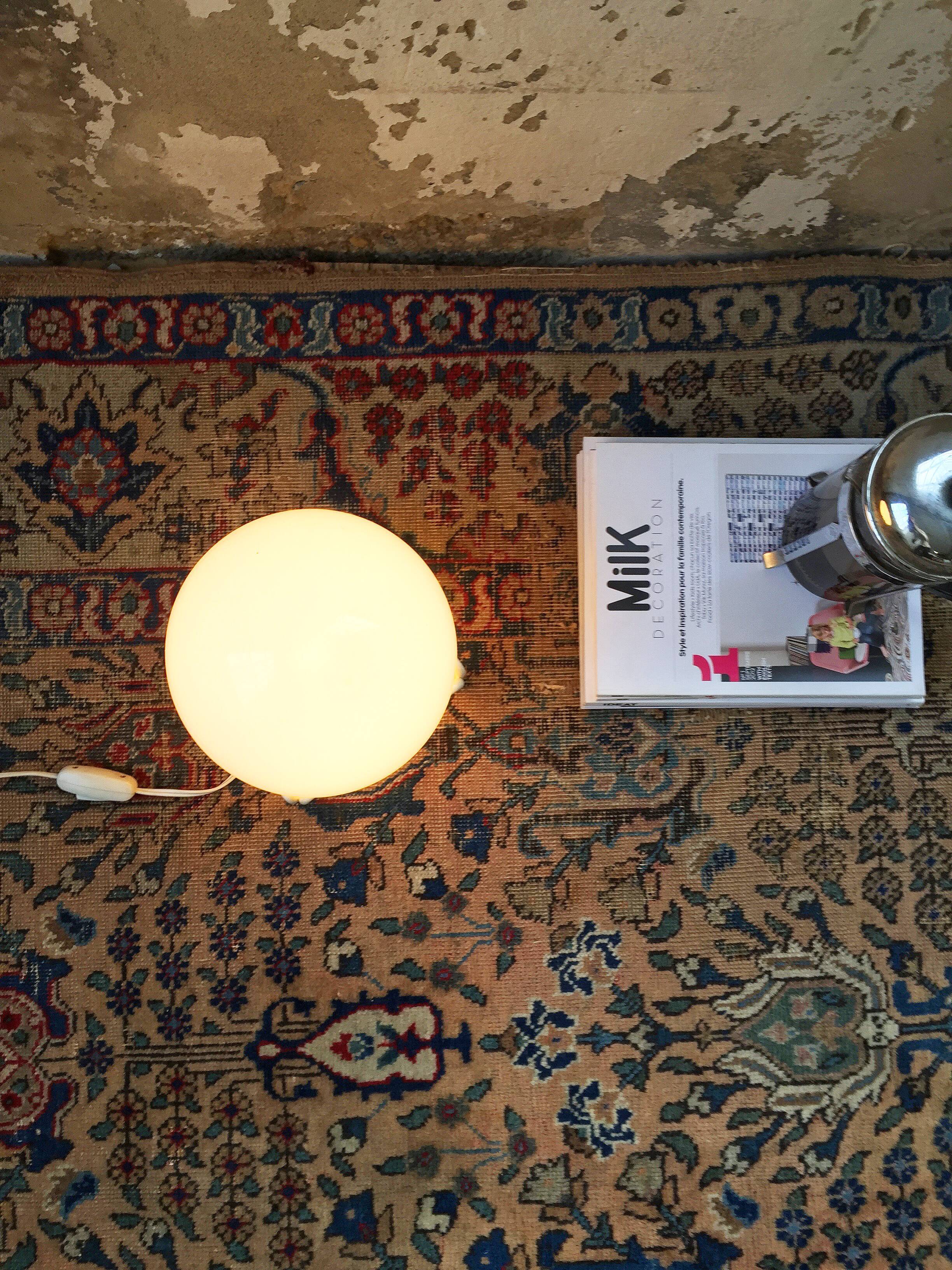 Lamp ball vintage tripod support