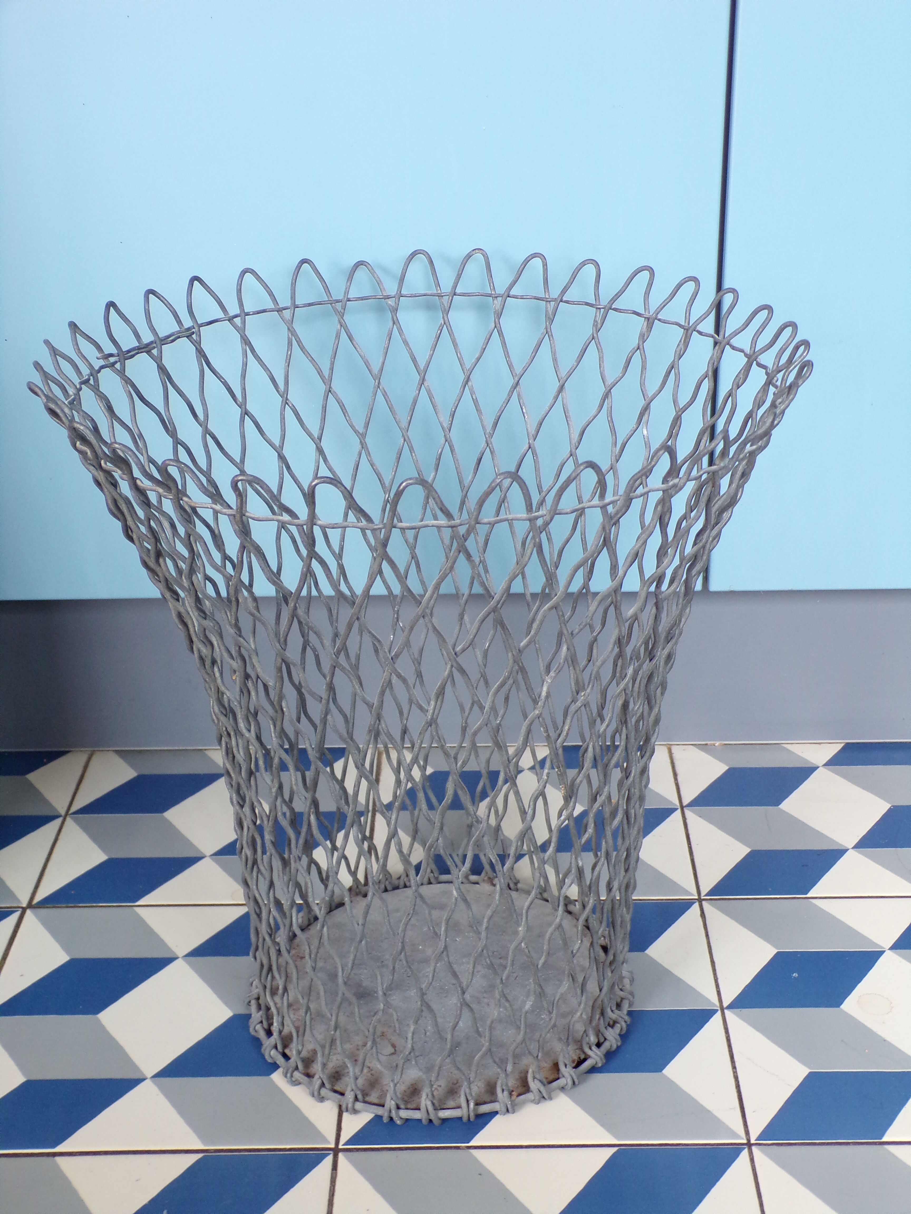 Old mesh paper basket