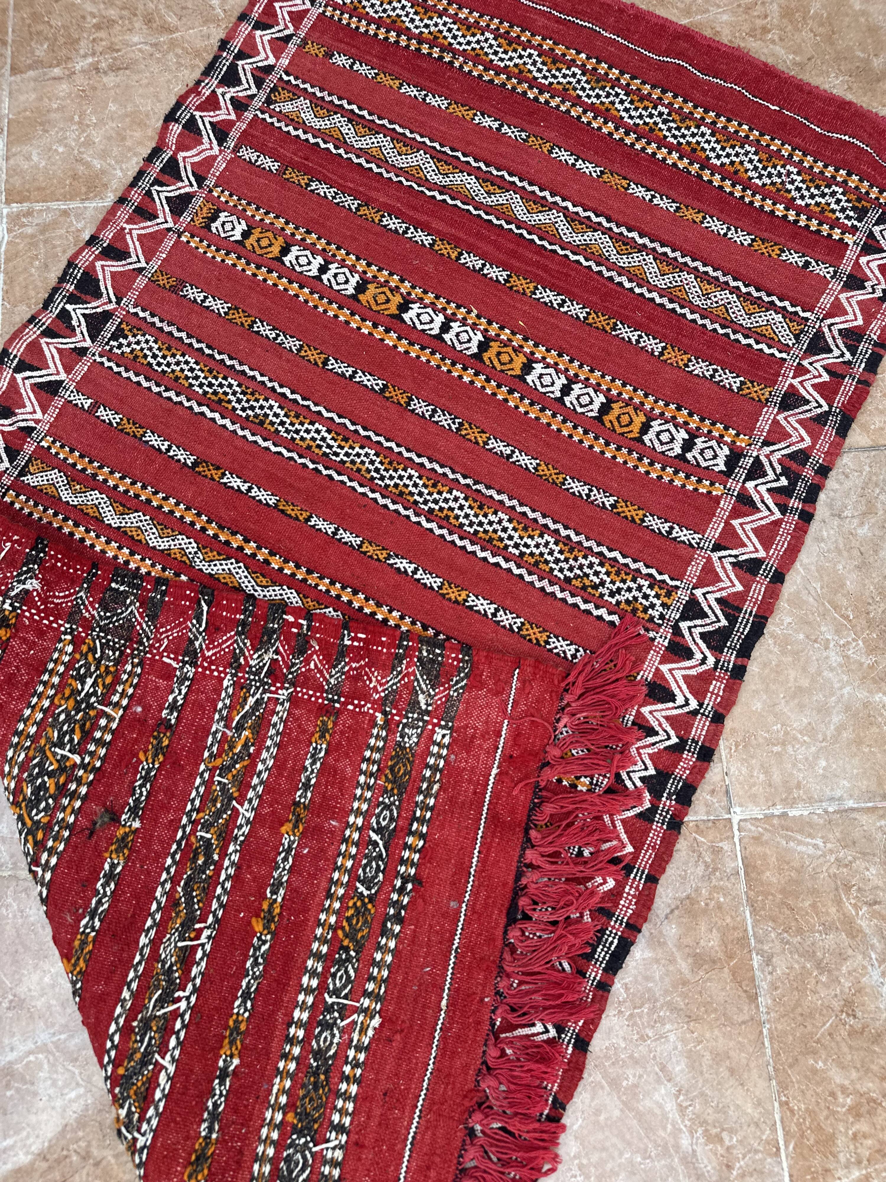 Moroccan Berber rug handwoven 100% organic wool from