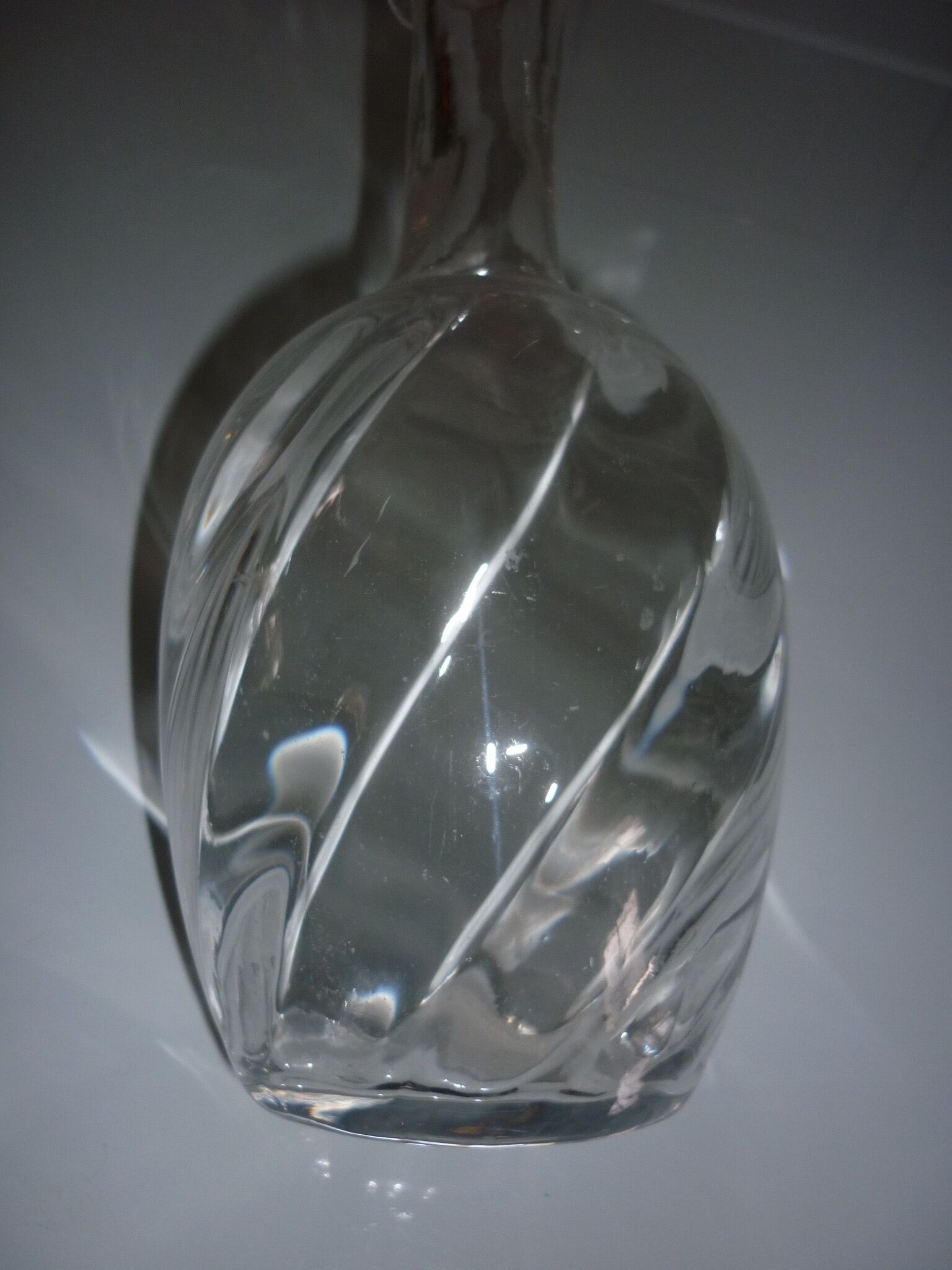Corrugated neck glass decanter