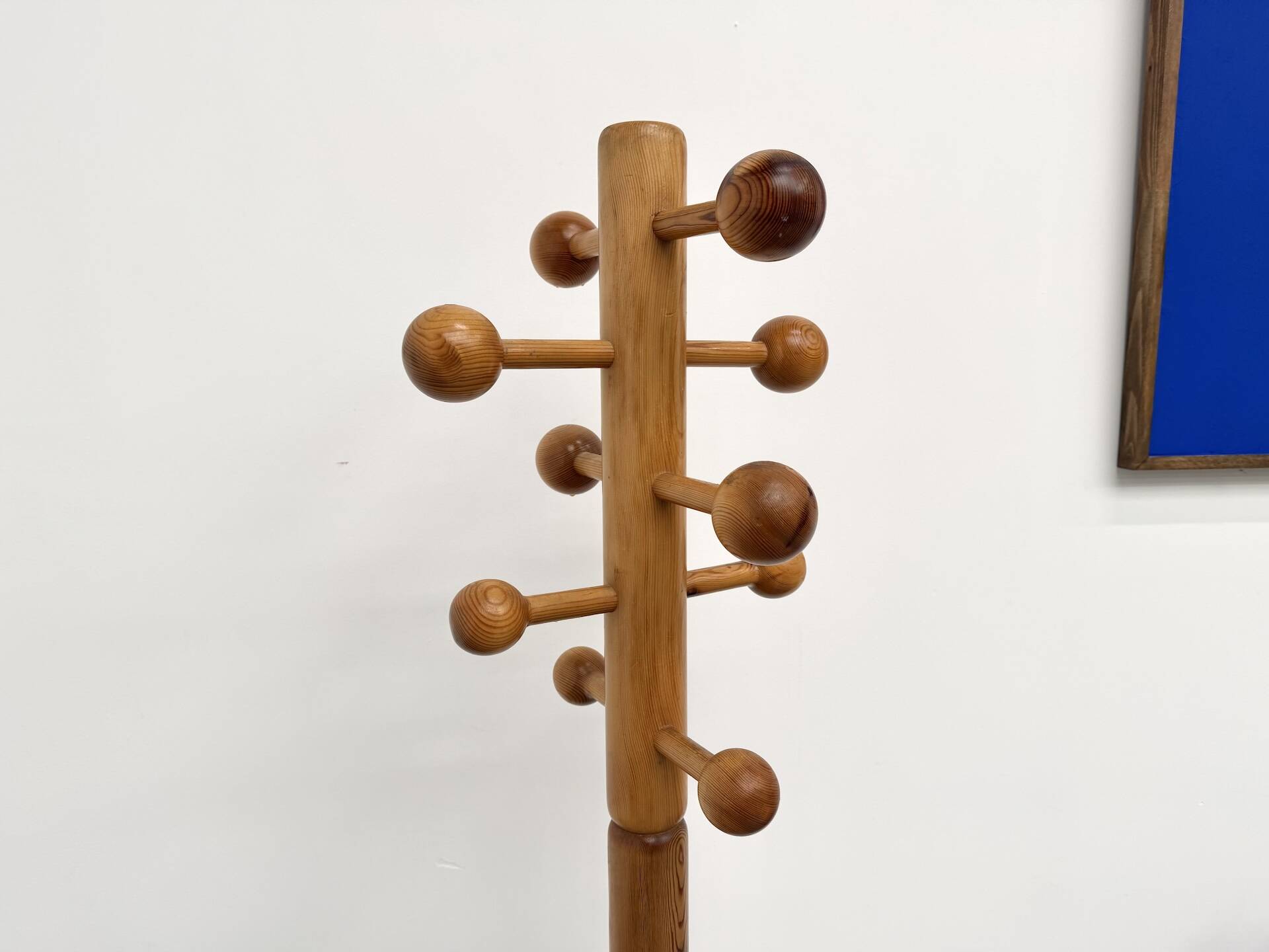 Free-standing coat rack in solid pine, Les Arcs, 1970s