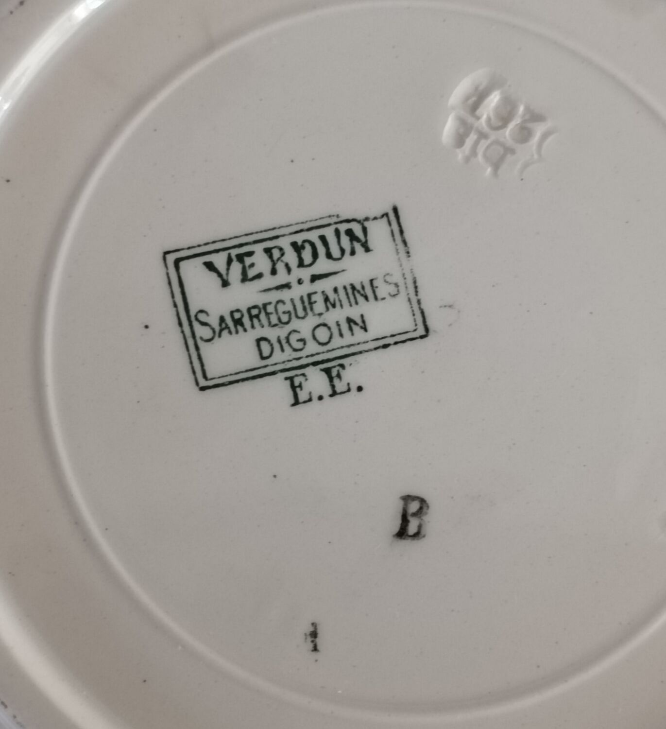 3 iron earth plates Digoin Sarreguemines Art Nouveau style