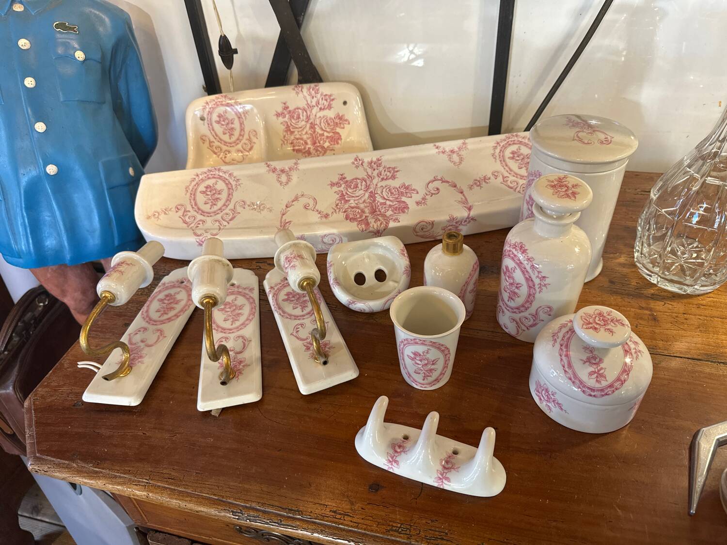 Paris Porcelain Bathroom Set