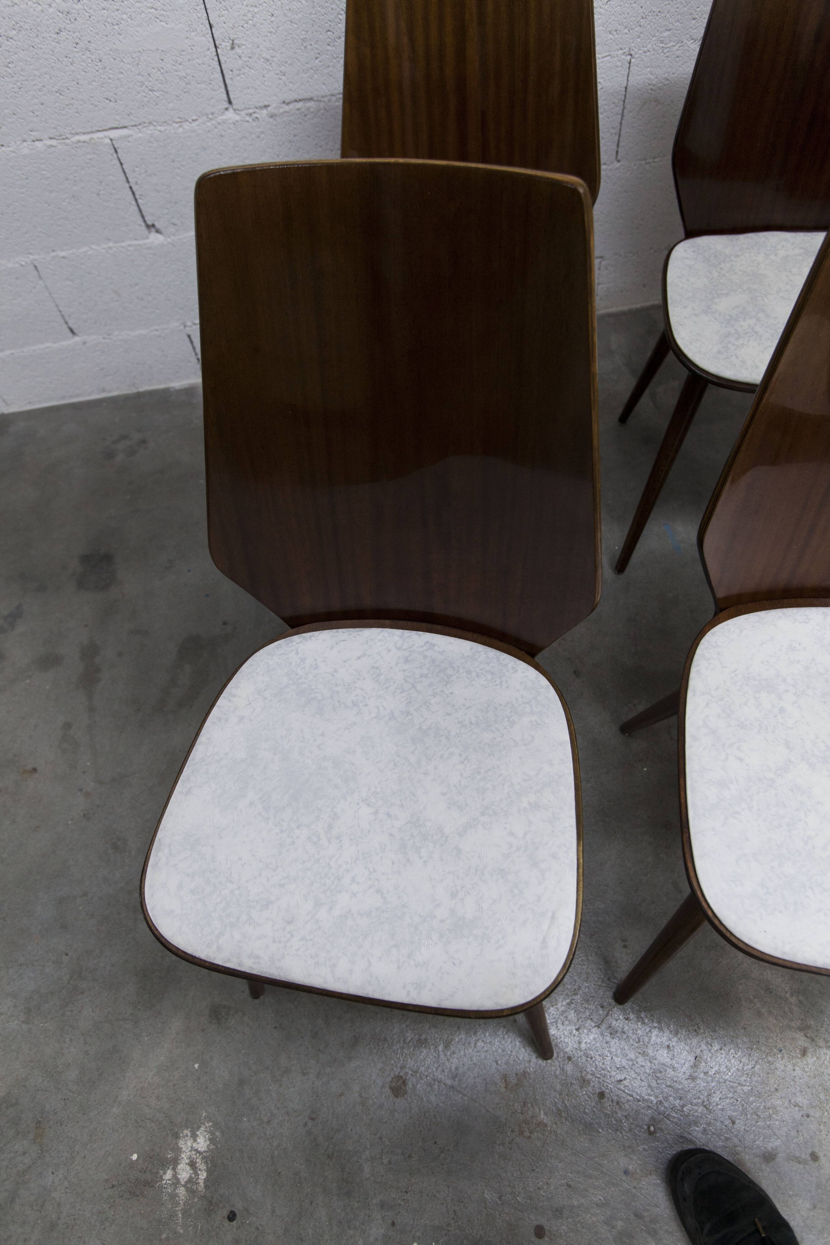 Lot de 6 chaises Baumann modèle 840 G2S finition acajou verni, 1963