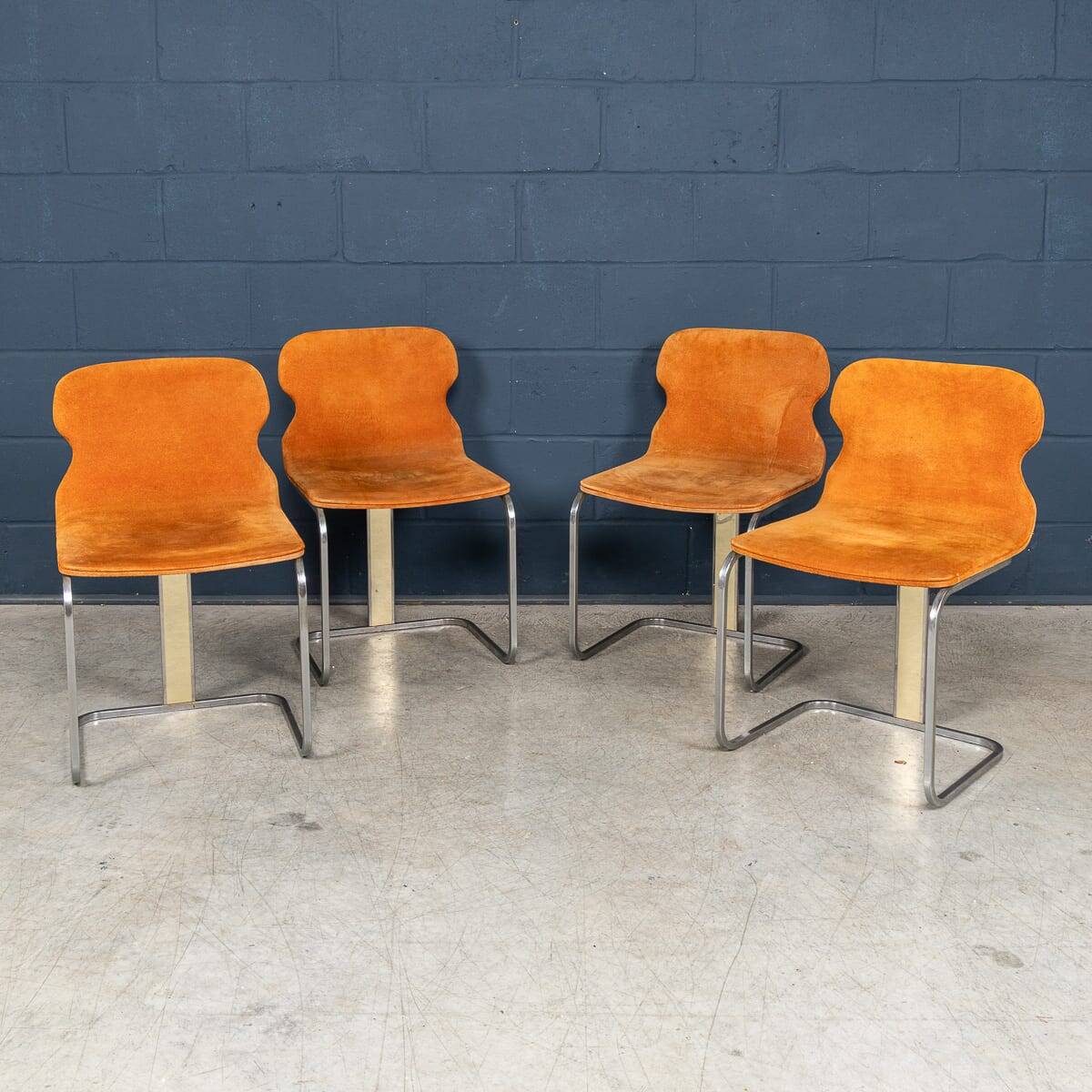 Ensemble de salle à manger italien vintage des années 20 en suede orange par willy rizzo c.1970