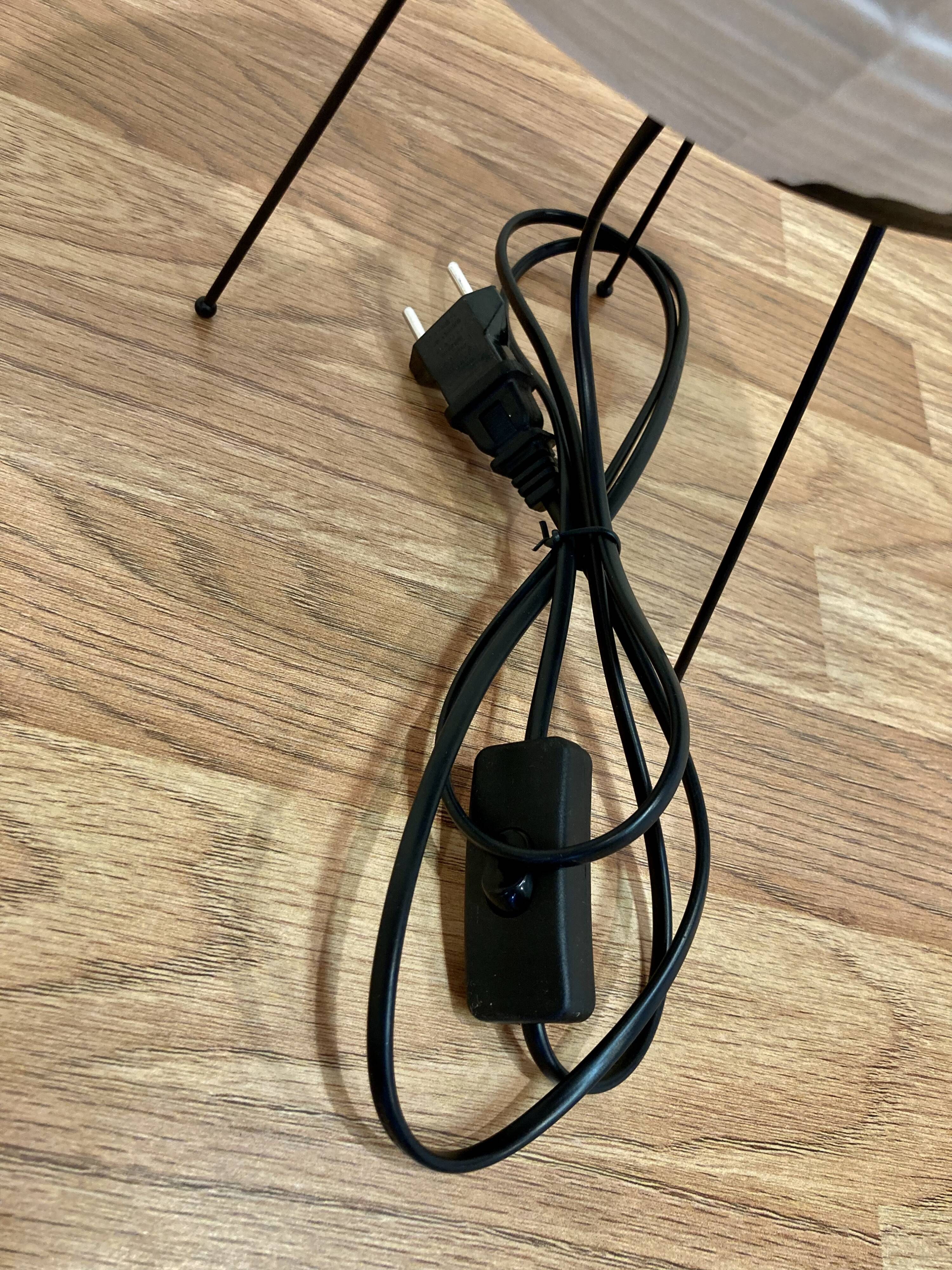 Lampe noire "Design papier et métal".