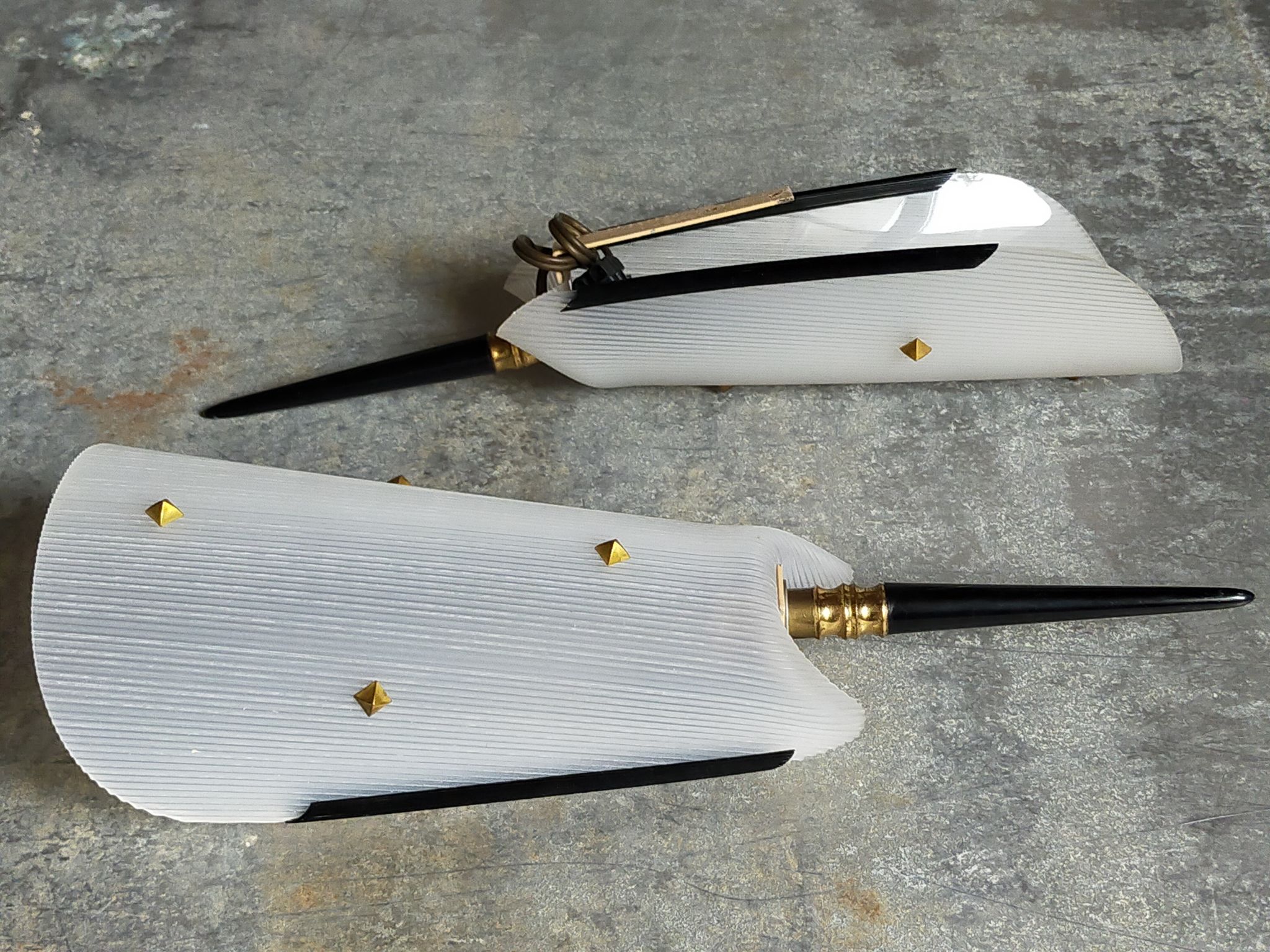Paire d'appliques années 50 plexi et bakélite vintages