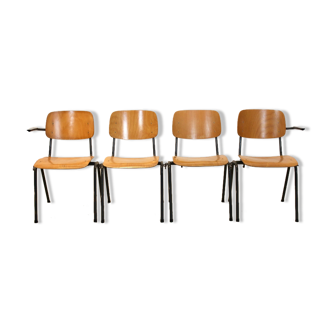 Banc d'école composé de 4 chaises empilables en contreplaqué industriel par Marko Holland