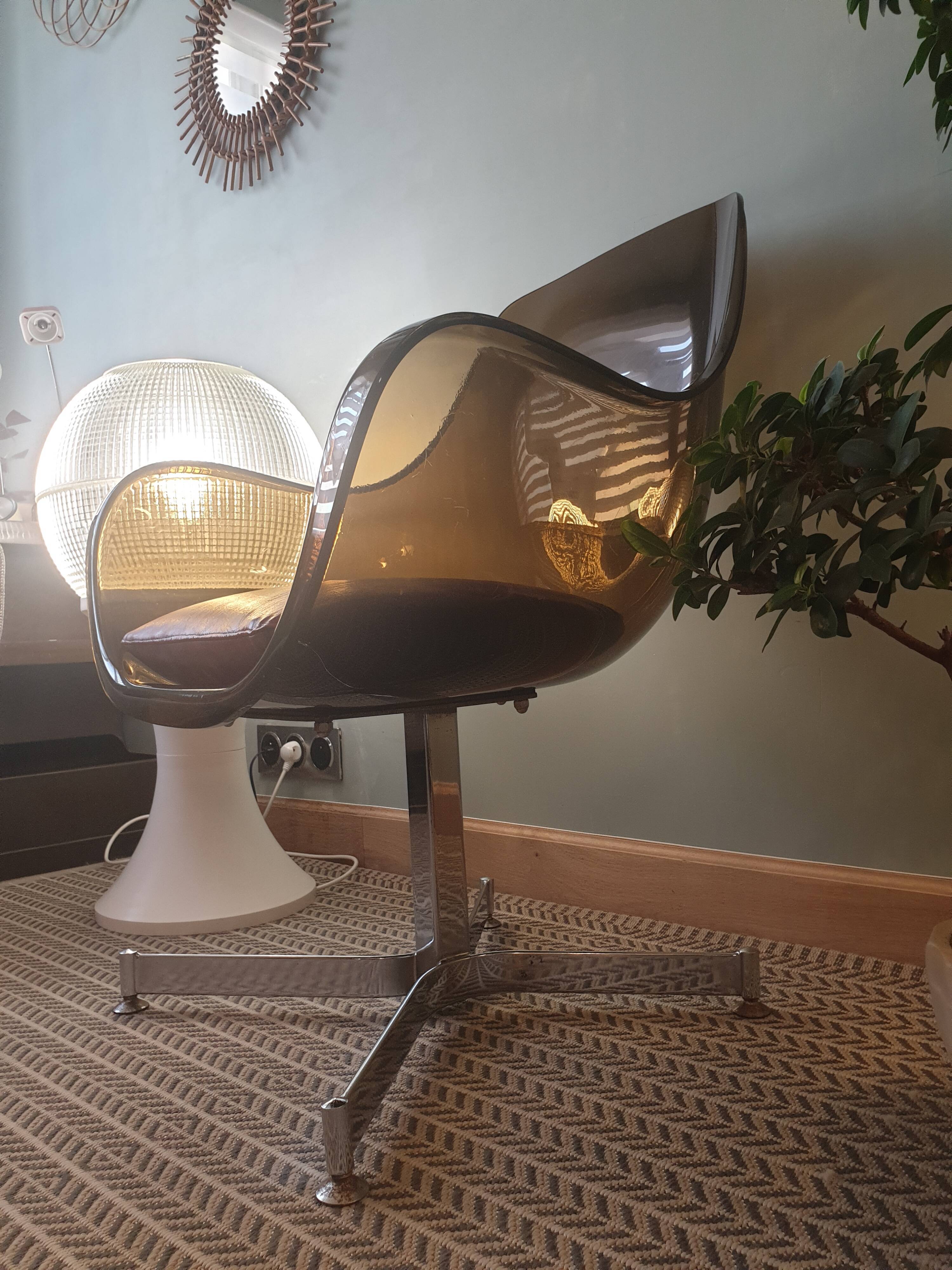 Holophane tulip-shaped floor lamp, 1970